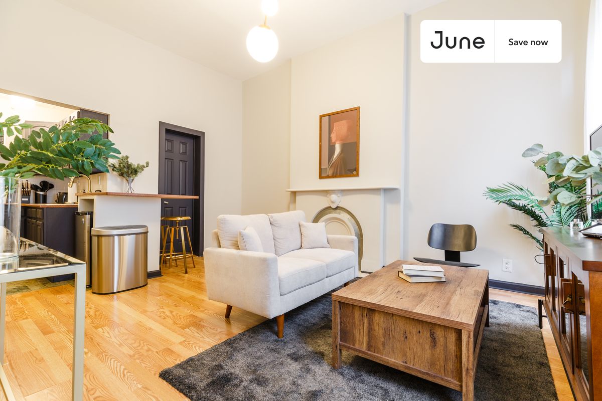 1 bedroom in Hell's Kitchen on flexible lease terms.
Check out 3D tour now: https://jnhm.es/OT
This 1 bedroom apartment on the Hell's Kitchen is available on a 12 month lease or a flexible short term (31 to 364 days) lease. You pick your custom start and end date. Monthly rent rate is determined by furnishing preference, move-in date and move-out date. Speak to a June representative for recommendations on the best stay duration for the lowest rate, and learn more about this home on the June website: https://jnhm.es/HI
Amenities of this home: Wi-Fi - Paid separately (High-Speed), Guarantors Allowed, 32-inch Flat-Screen TV, Couple-Friendly, Dine in kitchen, Full bed, Smart lock, Hardwood Flooring, Microwave, Oven, Refrigerator, also, this unit is conveniently located, several local parks, restaurants and bars are just minutes away.
About June Homes: Welcome to the easiest rental experience of your life. Rent furnished or unfurnished apartments on a 12 month lease or a flexible short term (31 to 364 days). As a resident, you’ll have access to 24/7 support and monthly cleanings of the home’s shared spaces. Sign up now to apply online for your next home with June: https://jnhm.es/sign-roomi
Brokers welcome! Contact us for more details.
Interested? Use this listing ID when speaking to June team: #295