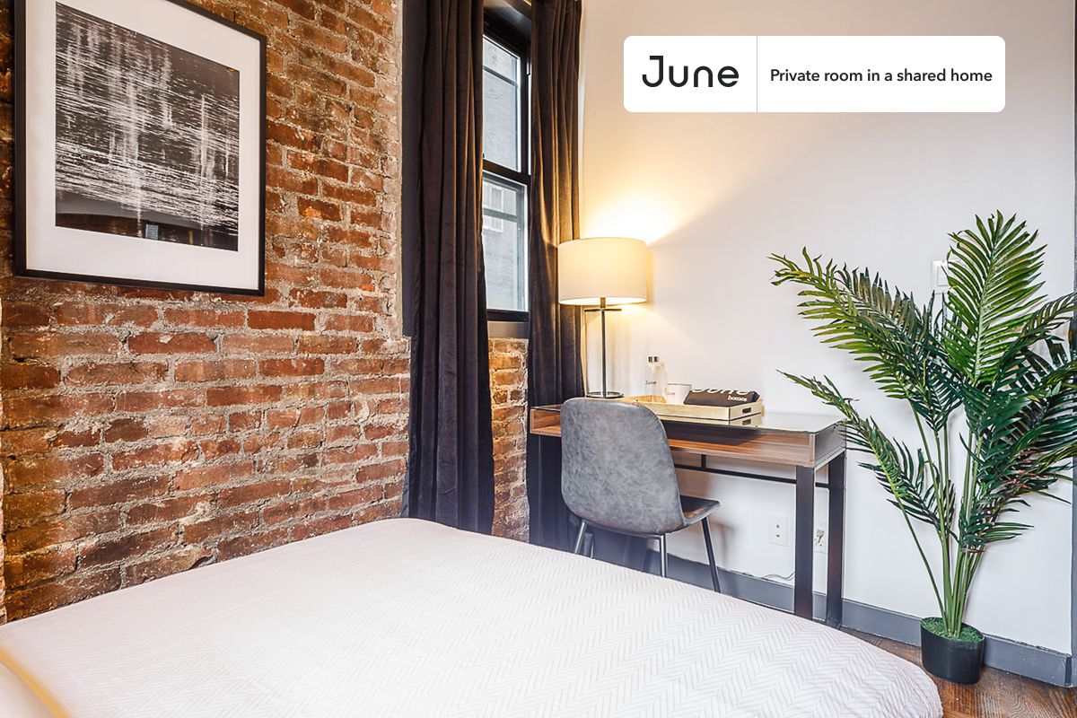 

PLEASE NOTE: This is a private room in a shared apartment. You will have your own bedroom and shared common areas (kitchen, bathroom, etc.) with other residents.

Full bedroom in a 4 bedroom / 2 bathroom apartment!

Check out 3D tour now:  https://jnhm.es/PC

This  Full room in Upper East Side  is available on a 12 month lease or a flexible short term (31 to 364 days) lease. You pick your custom start and end date. Monthly rent rate is determined by furnishing preference, move-in date and move-out date. Speak to a June representative for recommendations on the best stay duration for the lowest rate, and learn more about this home on the June website:  https://jnhm.es/Bw

Amenities of this home:   Furnished Common Areas,    Wi-Fi - Paid separately (High-Speed),    Guarantors Allowed,       32-inch Flat-Screen TV,    Dining area,    Laundry - Paid separately (in building),       Hardwood Flooring,    Microwave,    Oven,    Refrigerator,   also, this unit is conveniently located, several local parks, restaurants and bars are just minutes away.

About June Homes: Welcome to the easiest rental experience of your life. Rent furnished or unfurnished apartments on a 12 month lease or a flexible short term (31 to 364 days). As a resident, you’ll have access to 24/7 support and monthly cleanings of the home’s shared spaces. Sign up now to apply online for your next home with June: https://jnhm.es/sign-roomi

Brokers welcome! Contact us for more details.

Interested? Use this listing ID when speaking to June team:  #180 A