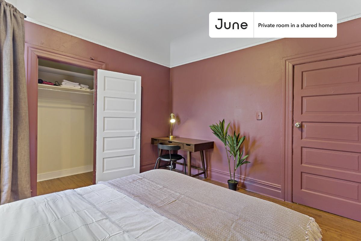 PLEASE NOTE: This is a private room in a shared apartment. You will have your own bedroom and shared common areas (kitchen, bathroom, etc.) with other residents.
Queen bedroom in a 4 bedroom / 1.5 bathroom apartment!
Check out 3D tour now: https://jnhm.es/RA
This Queen room in Mission District is available on a 12 month lease or a flexible short term (31 to 364 days) lease. You pick your custom start and end date. Monthly rent rate is determined by furnishing preference, move-in date and move-out date. Speak to a June representative for recommendations on the best stay duration for the lowest rate, and learn more about this home on the June website: https://jnhm.es/KO
Amenities of this home: Dishwasher, Furnished Common Areas, Wi-Fi - Paid separately (High-Speed), Guarantors Allowed, 32-inch Flat-Screen TV, Dine in kitchen, Smart lock, Green building, Enclosed backyard, Hardwood Flooring, Microwave, Oven, Refrigerator, also, this unit is conveniently located, several local parks, restaurants and bars are just minutes away.
About June Homes: Welcome to the easiest rental experience of your life. Rent furnished or unfurnished apartments on a 12 month lease or a flexible short term (31 to 364 days). As a resident, you’ll have access to 24/7 support and monthly cleanings of the home’s shared spaces. Sign up now to apply online for your next home with June: https://jnhm.es/sign-roomi
Brokers welcome! Contact us for more details.
Interested? Use this listing ID when speaking to June team: #344 B