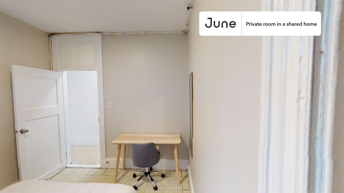 

PLEASE NOTE: This is a private room in a shared apartment. You will have your own bedroom and shared common areas (kitchen, bathroom, etc.) with other residents.

Full bedroom in a 4 bedroom / 1 bathroom apartment!

Check out 3D tour now:  https://jnhm.es/8ag

This  Full room in Allston  is available on a 12 month lease or a flexible short term (31 to 364 days) lease. You pick your custom start and end date. Monthly rent rate is determined by furnishing preference, move-in date and move-out date. Speak to a June representative for recommendations on the best stay duration for the lowest rate, and learn more about this home on the June website:  https://jnhm.es/6ha

Amenities of this home:   Dishwasher,    Furnished Common Areas,    Wi-Fi - Paid separately (High-Speed),    Guarantors Allowed,       Dine in kitchen,       Street parking - City permit required,    Laundry - Paid separately (in building),    Hardwood Flooring,    Microwave,    Oven,    Refrigerator,   also, this unit is conveniently located, several local parks, restaurants and bars are just minutes away.

About June Homes: Welcome to the easiest rental experience of your life. Rent furnished or unfurnished apartments on a 12 month lease or a flexible short term (31 to 364 days). As a resident, you’ll have access to 24/7 support and monthly cleanings of the home’s shared spaces. Sign up now to apply online for your next home with June: https://jnhm.es/sign-roomi

Brokers welcome! Contact us for more details.

Interested? Kindly note that the minimum stay duration would be 31 days. 

Use this listing ID when speaking to June team:  #1421 C
