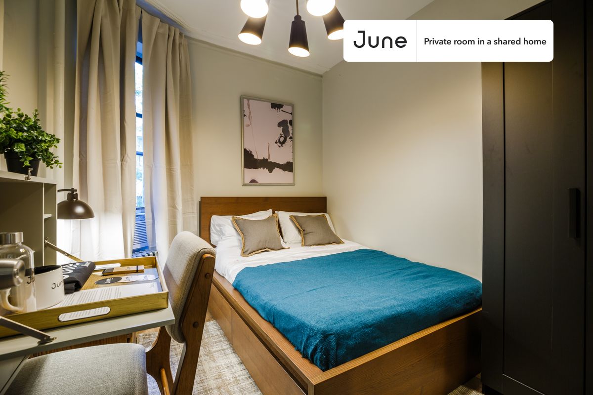 PLEASE NOTE: This is a private room in a shared apartment. You will have your own bedroom and shared common areas (kitchen, bathroom, etc.) with other residents.
Full bedroom in a 3 bedroom / 1 bathroom apartment!
Check out 3D tour now: https://jnhm.es/59
This Full room in Hell's Kitchen is available on a 12 month lease or a flexible short term (31 to 364 days) lease. You pick your custom start and end date. Monthly rent rate is determined by furnishing preference, move-in date and move-out date. Speak to a June representative for recommendations on the best stay duration for the lowest rate, and learn more about this home on the June website: https://jnhm.es/Dz
Amenities of this home: Furnished Common Areas, Wi-Fi - Paid separately (High-Speed), Guarantors Allowed, 32-inch Flat-Screen TV, Smart lock, Hardwood Flooring, Microwave, Oven, Refrigerator, also, this unit is conveniently located, several local parks, restaurants and bars are just minutes away.
About June Homes: Welcome to the easiest rental experience of your life. Rent furnished or unfurnished apartments on a 12 month lease or a flexible short term (31 to 364 days). As a resident, you’ll have access to 24/7 support and monthly cleanings of the home’s shared spaces. Sign up now to apply online for your next home with June: https://jnhm.es/sign-roomi
Brokers welcome! Contact us for more details.
Interested? Use this listing ID when speaking to June team: #215 A