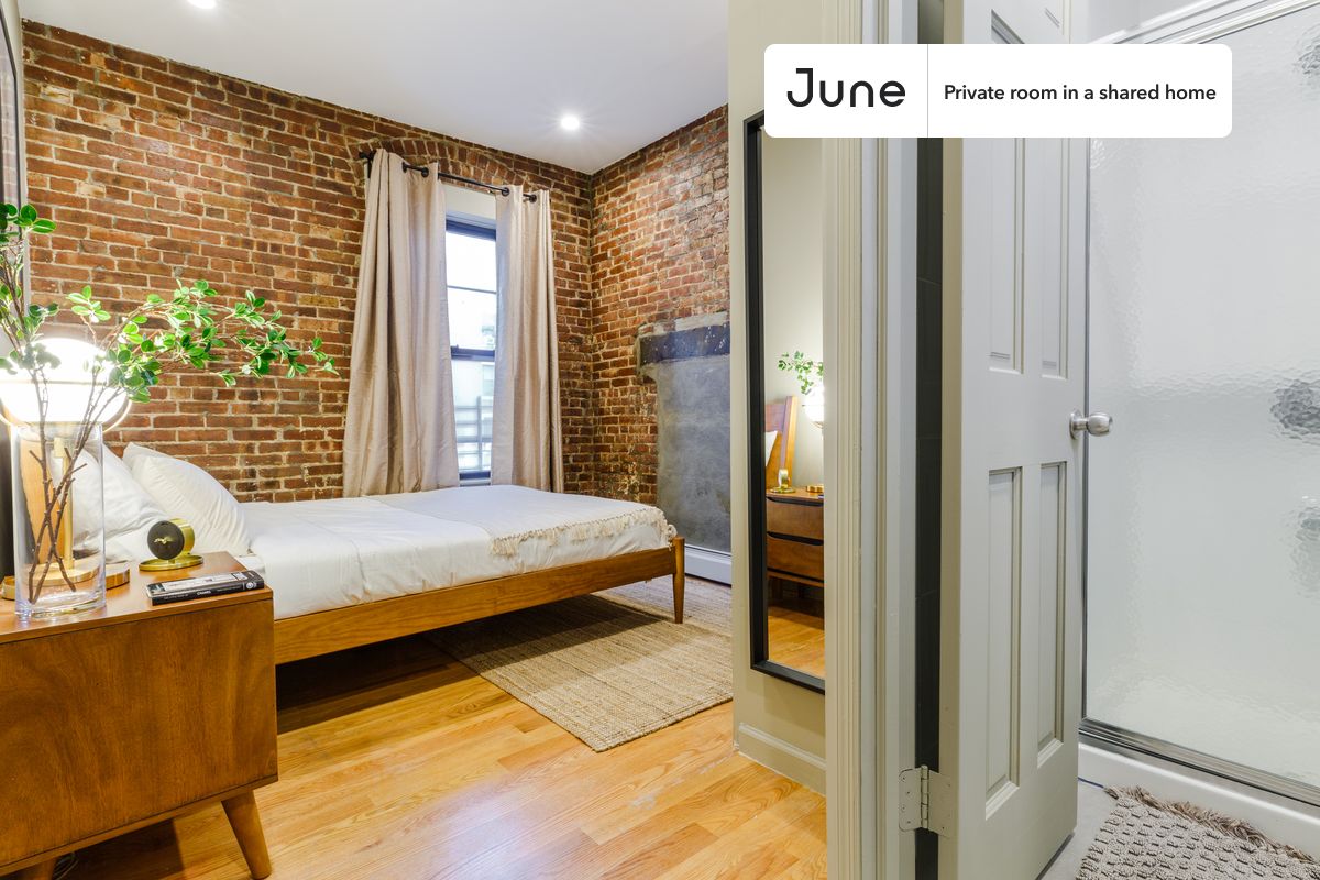 

PLEASE NOTE: This is a private room in a shared apartment. You will have your own bedroom and shared common areas (kitchen, bathroom, etc.) with other residents.

Queen bedroom in a 4 bedroom / 4 bathroom apartment!

Check out 3D tour now:  https://jnhm.es/Ql

This  Queen room in Midtown East  is available on a 12 month lease or a flexible short term (31 to 364 days) lease. You pick your custom start and end date. Monthly rent rate is determined by furnishing preference, move-in date and move-out date. Speak to a June representative for recommendations on the best stay duration for the lowest rate, and learn more about this home on the June website:  https://jnhm.es/HZ

Amenities of this home:      Dine in kitchen,       Laundry in home (free),    Smart lock,    Dishwasher,    Furnished Common Areas,    Wi-Fi - Paid separately (High-Speed),    Guarantors Allowed,    Hardwood Flooring,    Microwave,    Oven,    Refrigerator,   also, this unit is conveniently located, several local parks, restaurants and bars are just minutes away.

About June Homes: Welcome to the easiest rental experience of your life. Rent furnished or unfurnished apartments on a 12 month lease or a flexible short term (31 to 364 days). As a resident, you’ll have access to 24/7 support and monthly cleanings of the home’s shared spaces. Sign up now to apply online for your next home with June: https://jnhm.es/sign-roomi

Brokers welcome! Contact us for more details.

Interested? Use this listing ID when speaking to June team:  #299 B