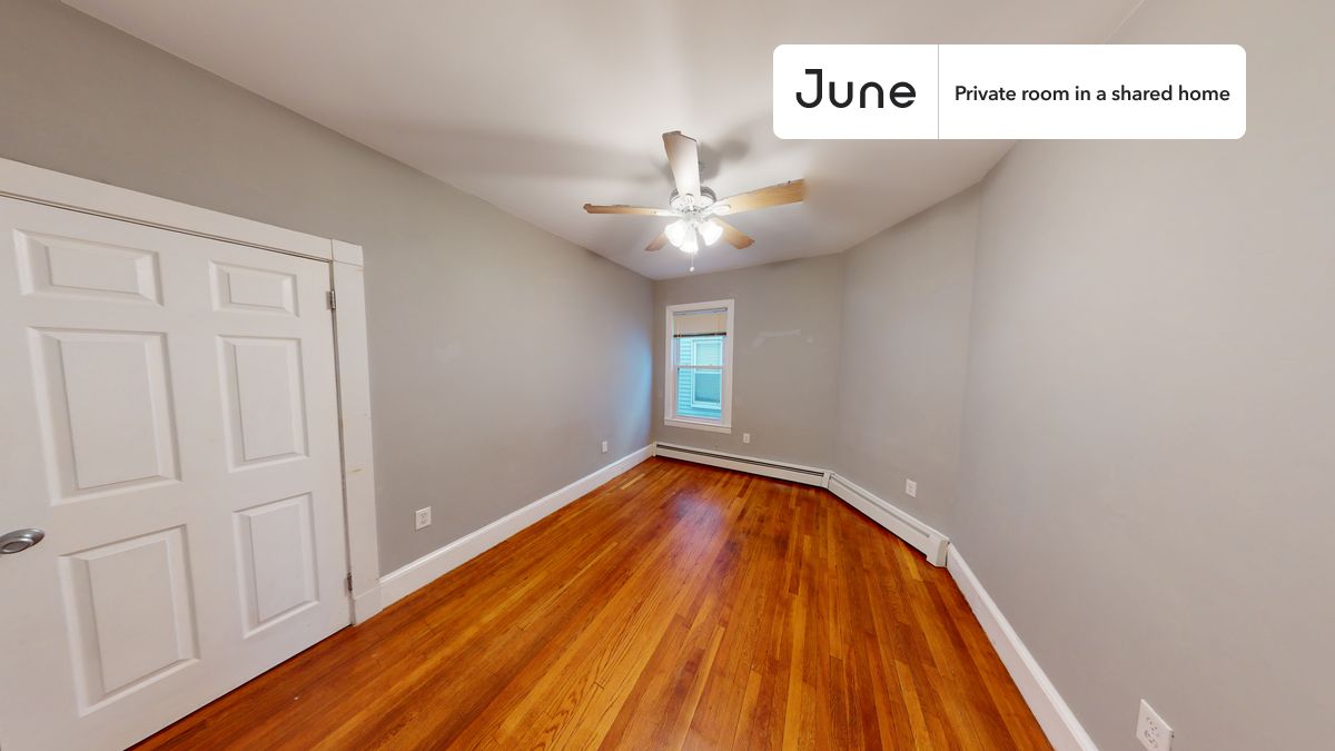 

PLEASE NOTE: This is a private room in a shared apartment. You will have your own bedroom and shared common areas (kitchen, bathroom, etc.) with other residents.

Full bedroom in a 3 bedroom / 1 bathroom apartment!

Check out 3D tour now:  https://jnhm.es/89F

This  Full room in Somerville  is available on a 12 month lease or a flexible short term (31 to 364 days) lease. You pick your custom start and end date. Monthly rent rate is determined by furnishing preference, move-in date and move-out date. Speak to a June representative for recommendations on the best stay duration for the lowest rate, and learn more about this home on the June website:  https://jnhm.es/6gR

Amenities of this home:   Wi-Fi - Paid separately (High-Speed),    Guarantors Allowed,       32-inch Flat-Screen TV,    Dine in kitchen,       Dishwasher,    Street parking - City permit required,    Laundry - Paid separately (in building),    Furnished Common Areas,    Hardwood Flooring,    Microwave,    Refrigerator,   also, this unit is conveniently located, several local parks, restaurants and bars are just minutes away.

About June Homes: Welcome to the easiest rental experience of your life. Rent furnished or unfurnished apartments on a 12 month lease or a flexible short term (31 to 364 days). As a resident, you’ll have access to 24/7 support and monthly cleanings of the home’s shared spaces. Sign up now to apply online for your next home with June: https://jnhm.es/sign-roomi

Brokers welcome! Contact us for more details.

Interested? Kindly note that the minimum stay duration would be 31 days. 

Use this listing ID when speaking to June team:  #1416 A
