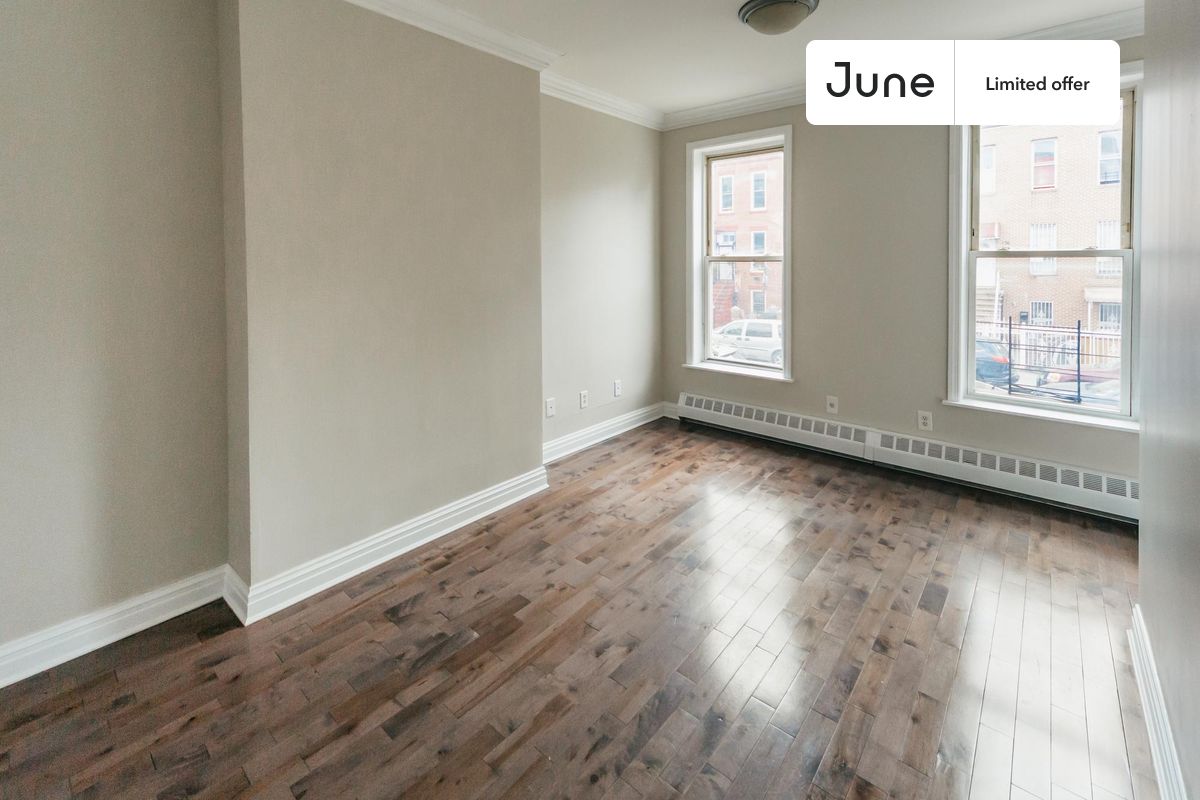 Move in with us before April 30th and stay until May 31st or later, and enjoy our limited-time discount on your first month! $200 off in NYC. Hurry up!
Full bedroom in a 4 bedroom / 2 bathroom apartment!
Check out 3D tour now: https://jnhm.es/84S
This Full room in Bushwick is available on a flexible 1-18 month lease. Monthly rent rate is determined by furnishing preference, move-in date and move-out date. Speak to a June representative for recommendations on the best stay duration for the lowest rate, and learn more about this home on the June website: https://jnhm.es/6aV
Amenities of this home: Dishwasher, Furnished Common Areas, Wi-Fi - Paid separately (High-Speed), Guarantors Allowed, 32-inch Flat-Screen TV, Laundry in building (free), Enclosed backyard, Hardwood Flooring, Microwave, Oven, Refrigerator, also, this unit is conveniently located, several local parks, restaurants and bars are just minutes away.
About June Homes: Welcome to the easiest rental experience of your life. Rent furnished or unfurnished apartments for 1 - 18 months, bypass hidden costs and broker fees and enjoy an easy move-in. As a resident, you’ll have access to 24/7 support and monthly cleanings of the home’s shared spaces. Sign up now to apply online for your next home with June: https://jnhm.es/sign-roomi
Interested? Use this listing ID when speaking to June team: #1294 D