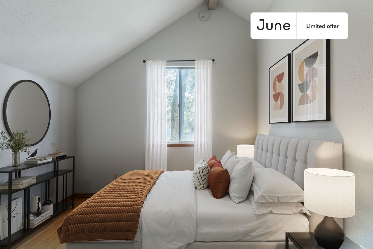Move in with us before April 30th and stay until May 31st or later, and enjoy our limited-time discount on your first month! $150 off in Austin. Hurry up!
Full bedroom in a 4 bedroom / 2 bathroom apartment!
Check out 3D tour now: https://jnhm.es/89V
This Full room in Riverside is available on a flexible 1-18 month lease. Monthly rent rate is determined by furnishing preference, move-in date and move-out date. Speak to a June representative for recommendations on the best stay duration for the lowest rate, and learn more about this home on the June website: https://jnhm.es/6k9
Amenities of this home: Dishwasher, Furnished Common Areas, Wi-Fi - Paid separately (High-Speed), Outdoor space, Guarantors Allowed, Decorative fireplace, 32-inch Flat-Screen TV, Dining area, Laundry in home (free), Driveway parking (free), Hardwood Flooring, Microwave, Oven, Refrigerator, also, this unit is conveniently located, several local parks, restaurants and bars are just minutes away.
About June Homes: Welcome to the easiest rental experience of your life. Rent furnished or unfurnished apartments for 1 - 18 months, bypass hidden costs and broker fees and enjoy an easy move-in. As a resident, you’ll have access to 24/7 support and monthly cleanings of the home’s shared spaces. Sign up now to apply online for your next home with June: https://jnhm.es/sign-roomi
Interested? Use this listing ID when speaking to June team: #1497 D