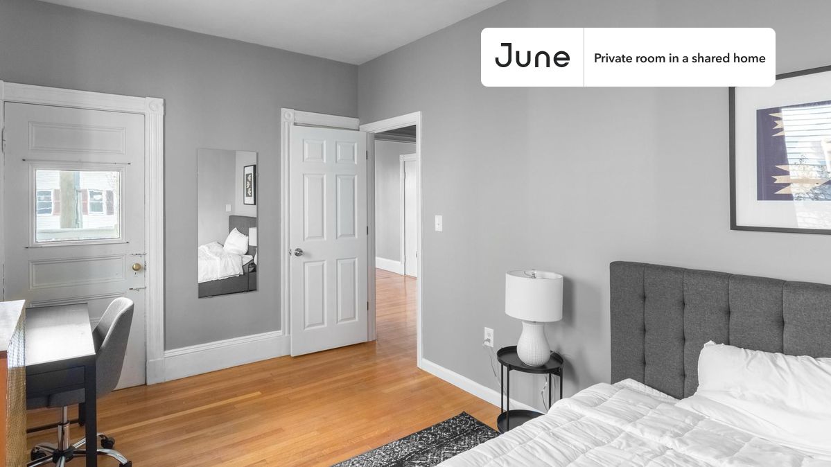 

PLEASE NOTE: This is a private room in a shared apartment. You will have your own bedroom and shared common areas (kitchen, bathroom, etc.) with other residents.

Full bedroom in a 5 bedroom / 1 bathroom apartment!

Check out 3D tour now:  https://jnhm.es/8dz

This  Full room in Somerville  is available on a 12 month lease or a flexible short term (31 to 364 days) lease. You pick your custom start and end date. Monthly rent rate is determined by furnishing preference, move-in date and move-out date. Speak to a June representative for recommendations on the best stay duration for the lowest rate, and learn more about this home on the June website:  https://jnhm.es/6uh

Amenities of this home:      Laundry - Paid separately (in building),    Dishwasher,    Furnished Common Areas,    Wi-Fi - Paid separately (High-Speed),    Guarantors Allowed,       Dine in kitchen,    Hardwood Flooring,    Microwave,    Oven,    Refrigerator,   also, this unit is conveniently located, several local parks, restaurants and bars are just minutes away.

About June Homes: Welcome to the easiest rental experience of your life. Rent furnished or unfurnished apartments on a 12 month lease or a flexible short term (31 to 364 days). As a resident, you’ll have access to 24/7 support and monthly cleanings of the home’s shared spaces. Sign up now to apply online for your next home with June: https://jnhm.es/sign-roomi

Brokers welcome! Contact us for more details.

Interested? Kindly note that the minimum stay duration would be 31 days. 

Use this listing ID when speaking to June team:  #1701 C