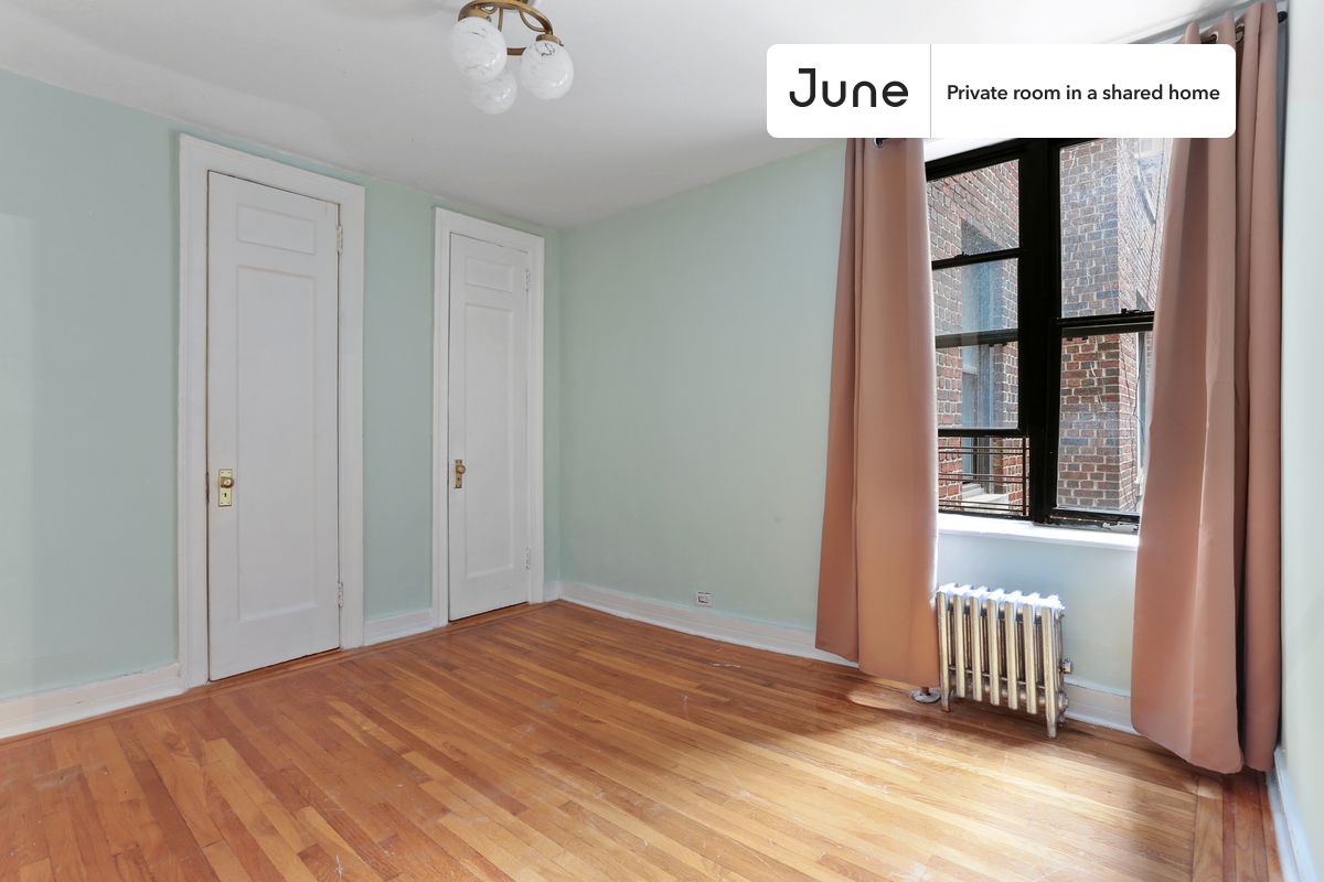 

PLEASE NOTE: This is a private room in a shared apartment. You will have your own bedroom and shared common areas (kitchen, bathroom, etc.) with other residents.

Queen bedroom in a 2 bedroom / 1 bathroom apartment!

Check out 3D tour now:  https://jnhm.es/We

This  Queen room in East Harlem  is available on a 12 month lease or a flexible short term (31 to 364 days) lease. You pick your custom start and end date. Monthly rent rate is determined by furnishing preference, move-in date and move-out date. Speak to a June representative for recommendations on the best stay duration for the lowest rate, and learn more about this home on the June website:  https://jnhm.es/5HH

Amenities of this home:   Dishwasher,    Furnished Common Areas,    Wi-Fi - Paid separately (High-Speed),    Elevator,    Guarantors Allowed,       32-inch Flat-Screen TV,       Street parking - City permit required,    Hardwood Flooring,    Microwave,    Oven,    Refrigerator,   also, this unit is conveniently located, several local parks, restaurants and bars are just minutes away.

About June Homes: Welcome to the easiest rental experience of your life. Rent furnished or unfurnished apartments on a 12 month lease or a flexible short term (31 to 364 days). As a resident, you’ll have access to 24/7 support and monthly cleanings of the home’s shared spaces. Sign up now to apply online for your next home with June: https://jnhm.es/sign-roomi

Brokers welcome! Contact us for more details.

Interested? Use this listing ID when speaking to June team:  #702 A