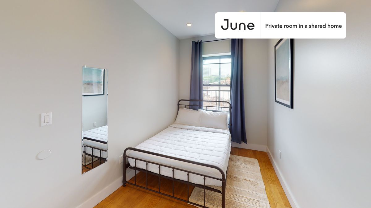 PLEASE NOTE: This is a private room in a shared apartment. You will have your own bedroom and shared common areas (kitchen, bathroom, etc.) with other residents.
Full bedroom in a 3 bedroom / 1 bathroom apartment!
Check out 3D tour now: https://jnhm.es/845
This Full room in Central Harlem is available on a 12 month lease or a flexible short term (31 to 364 days) lease. You pick your custom start and end date. Monthly rent rate is determined by furnishing preference, move-in date and move-out date. Speak to a June representative for recommendations on the best stay duration for the lowest rate, and learn more about this home on the June website: https://jnhm.es/62K
Amenities of this home: Dishwasher, Furnished Common Areas, Wi-Fi - Paid separately (High-Speed), Guarantors Allowed, Laundry in home (free), Wall-Mounted TV, Hardwood Flooring, Microwave, Oven, Refrigerator, also, this unit is conveniently located, several local parks, restaurants and bars are just minutes away.
About June Homes: Welcome to the easiest rental experience of your life. Rent furnished or unfurnished apartments on a 12 month lease or a flexible short term (31 to 364 days). As a resident, you’ll have access to 24/7 support and monthly cleanings of the home’s shared spaces. Sign up now to apply online for your next home with June: https://jnhm.es/sign-roomi
Brokers welcome! Contact us for more details.
Interested? Use this listing ID when speaking to June team: #1091 B