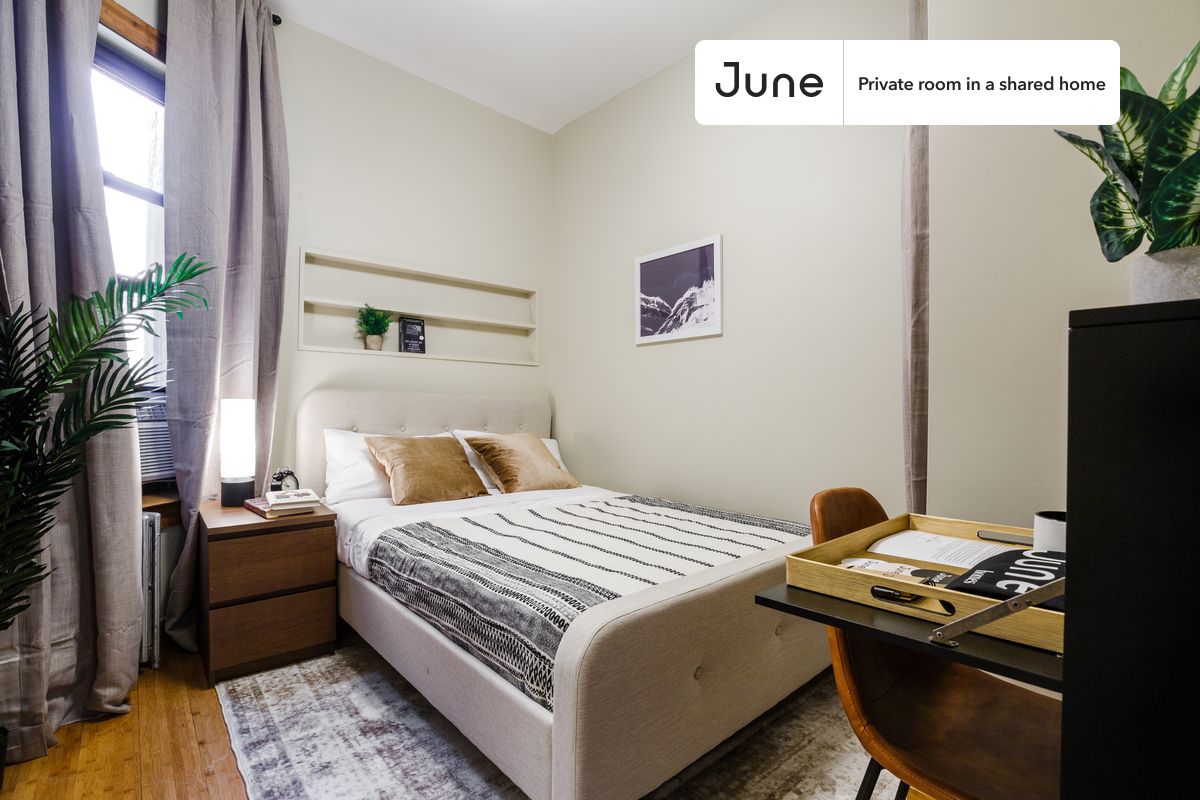 PLEASE NOTE: This is a private room in a shared apartment. You will have your own bedroom and shared common areas (kitchen, bathroom, etc.) with other residents.
Full bedroom in a 3 bedroom / 1 bathroom apartment!
Check out 3D tour now: https://jnhm.es/PR
This Full room in Hell's Kitchen is available on a 12 month lease or a flexible short term (31 to 364 days) lease. You pick your custom start and end date. Monthly rent rate is determined by furnishing preference, move-in date and move-out date. Speak to a June representative for recommendations on the best stay duration for the lowest rate, and learn more about this home on the June website: https://jnhm.es/DC
Amenities of this home: Dishwasher, Furnished Common Areas, Wi-Fi - Paid separately (High-Speed), Guarantors Allowed, 32-inch Flat-Screen TV, Smart lock, Hardwood Flooring, Microwave, Oven, Refrigerator, also, this unit is conveniently located, several local parks, restaurants and bars are just minutes away.
About June Homes: Welcome to the easiest rental experience of your life. Rent furnished or unfurnished apartments on a 12 month lease or a flexible short term (31 to 364 days). As a resident, you’ll have access to 24/7 support and monthly cleanings of the home’s shared spaces. Sign up now to apply online for your next home with June: https://jnhm.es/sign-roomi
Brokers welcome! Contact us for more details.
Interested? Use this listing ID when speaking to June team: #216 A