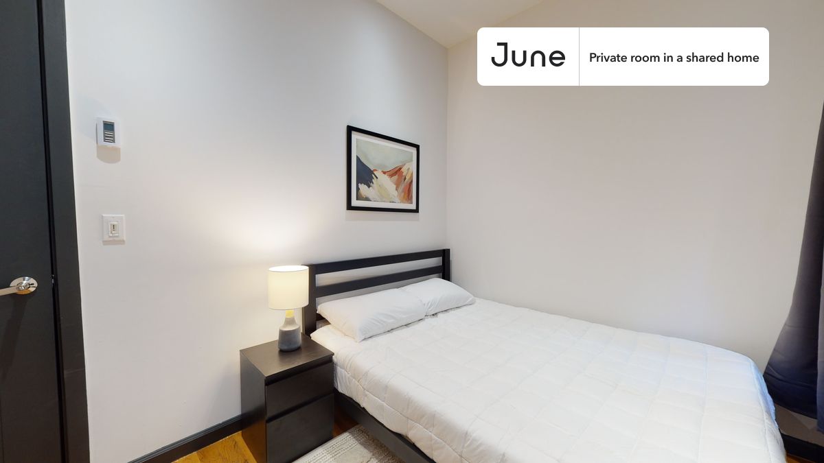 Limited time offer! Get $100 off your next rent with code SUMMER100. Mention it to our team!

Queen bedroom in a 3 bedroom / 1 bathroom apartment!

Check out 3D tour now:  https://jnhm.es/WA

This  Queen room in Upper West Side  is available on a 12 month lease or a flexible short term (31 to 364 days) lease. You pick your custom start and end date. Monthly rent rate is determined by furnishing preference, move-in date and move-out date. Speak to a June representative for recommendations on the best stay duration for the lowest rate, and learn more about this home on the June website:  https://jnhm.es/5Kz

Amenities of this home:   Dishwasher,    Furnished Common Areas,    Wi-Fi - Paid separately (High-Speed),    Guarantors Allowed,          Street parking,    Laundry in home (free),    Wall-Mounted TV,    Hardwood Flooring,    Microwave,    Oven,    Refrigerator,   also, this unit is conveniently located, several local parks, restaurants and bars are just minutes away.

About June Homes: Welcome to the easiest rental experience of your life. Rent furnished or unfurnished apartments on a 12 month lease or a flexible short term (31 to 364 days). As a resident, you’ll have access to 24/7 support and monthly cleanings of the home’s shared spaces. Sign up now to apply online for your next home with June: https://jnhm.es/sign-roomi

Brokers accepted. 5% commission on rent.

Interested? Use this listing ID when speaking to June team:  #765 B