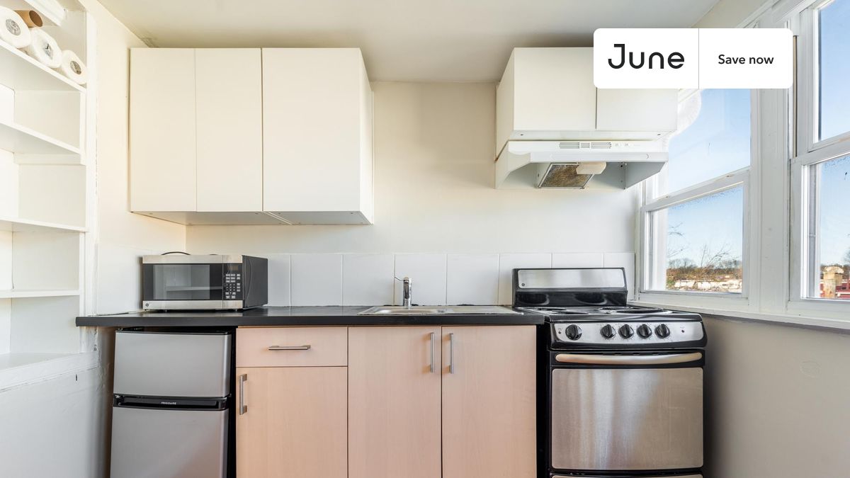 



Studio in Columbia Heights on flexible lease terms.

Check out 3D tour now:  https://jnhm.es/8c0

This  studio   is available on a 12 month lease or a flexible short term (31 to 364 days) lease. You pick your custom start and end date. Monthly rent rate is determined by furnishing preference, move-in date and move-out date. Speak to a June representative for recommendations on the best stay duration for the lowest rate, and learn more about this home on the June website:     https://jnhm.es/6ow

Amenities of this home:   Wi-Fi - Paid separately (High-Speed),    Guarantors Allowed,       Couple-Friendly,       Street parking - City permit required,    Laundry in building (free),       Hardwood Flooring,    Microwave,    Oven,    Refrigerator,   also, this unit is conveniently located, several local parks, restaurants and bars are just minutes away.

About June Homes: Welcome to the easiest rental experience of your life. Rent furnished or unfurnished apartments on a 12 month lease or a flexible short term (31 to 364 days). As a resident, you’ll have access to 24/7 support and monthly cleanings of the home’s shared spaces. Sign up now to apply online for your next home with June: https://jnhm.es/sign-roomi

Brokers welcome! Contact us for more details.

Interested? Kindly note that the minimum stay duration would be 31 days. 

Use this listing ID when speaking to June team:  #1592