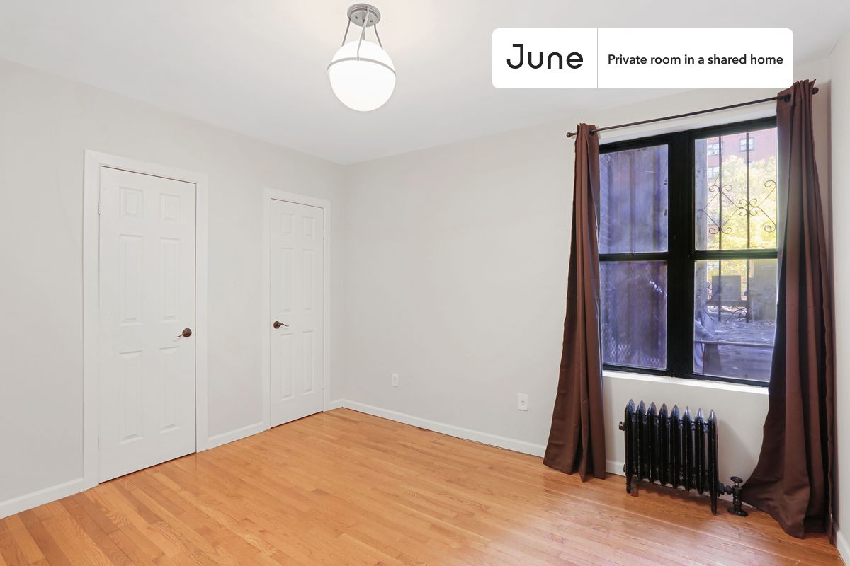 

PLEASE NOTE: This is a private room in a shared apartment. You will have your own bedroom and shared common areas (kitchen, bathroom, etc.) with other residents.

Full bedroom in a 2 bedroom / 1 bathroom apartment!

Check out 3D tour now:  https://jnhm.es/Zt

This  Full room in East Harlem  is available on a 12 month lease or a flexible short term (31 to 364 days) lease. You pick your custom start and end date. Monthly rent rate is determined by furnishing preference, move-in date and move-out date. Speak to a June representative for recommendations on the best stay duration for the lowest rate, and learn more about this home on the June website:  https://jnhm.es/5R4

Amenities of this home:   Dishwasher,    Furnished Common Areas,    Wi-Fi - Paid separately (High-Speed),    Elevator,    Guarantors Allowed,       32-inch Flat-Screen TV,       Street parking - City permit required,    Laundry in home (free),    Hardwood Flooring,    Microwave,    Oven,    Refrigerator,   also, this unit is conveniently located, several local parks, restaurants and bars are just minutes away.

About June Homes: Welcome to the easiest rental experience of your life. Rent furnished or unfurnished apartments on a 12 month lease or a flexible short term (31 to 364 days). As a resident, you’ll have access to 24/7 support and monthly cleanings of the home’s shared spaces. Sign up now to apply online for your next home with June: https://jnhm.es/sign-roomi

Brokers welcome! Contact us for more details.

Interested? Use this listing ID when speaking to June team:  #893 B