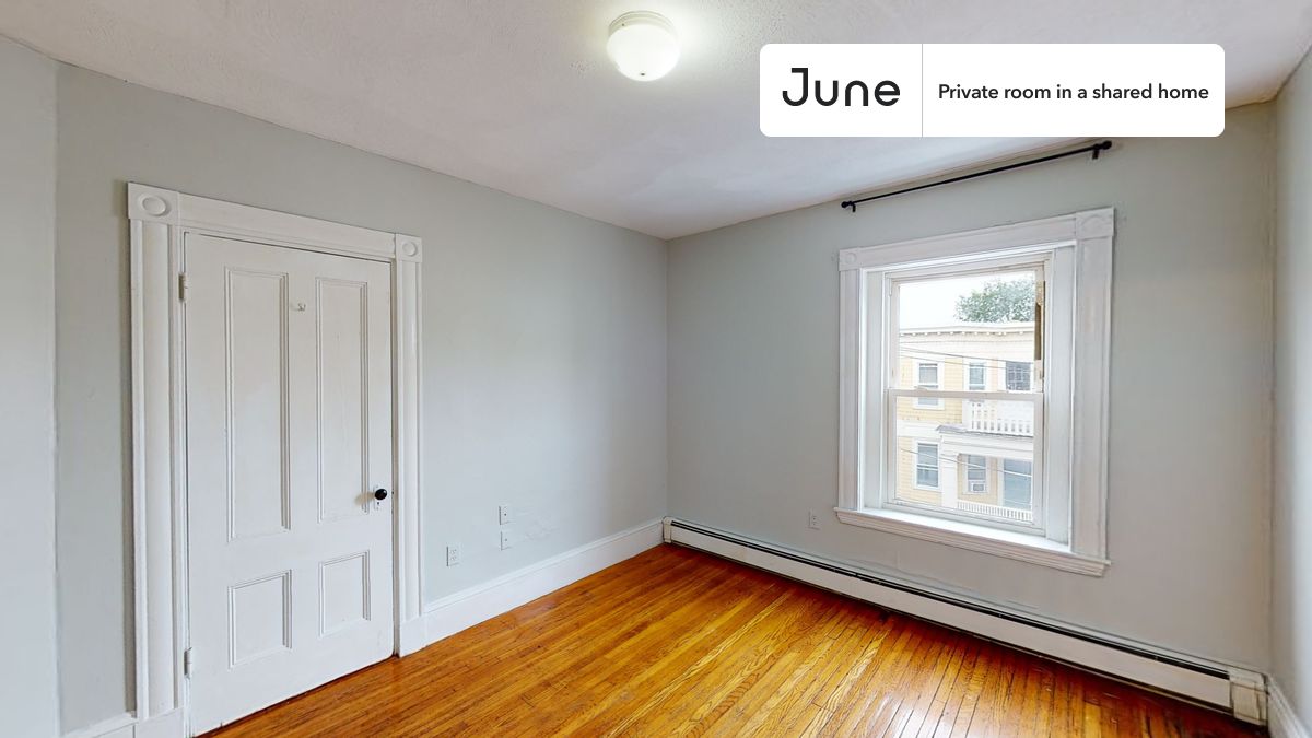 

PLEASE NOTE: This is a private room in a shared apartment. You will have your own bedroom and shared common areas (kitchen, bathroom, etc.) with other residents.

Queen bedroom in a 4 bedroom / 2 bathroom apartment!

Check out 3D tour now:  https://jnhm.es/89x

This  Queen room in Allston  is available on a 12 month lease or a flexible short term (31 to 364 days) lease. You pick your custom start and end date. Monthly rent rate is determined by furnishing preference, move-in date and move-out date. Speak to a June representative for recommendations on the best stay duration for the lowest rate, and learn more about this home on the June website:  https://jnhm.es/6fy

Amenities of this home:   Dishwasher,    Furnished Common Areas,    Wi-Fi - Paid separately (High-Speed),    Guarantors Allowed,       32-inch Flat-Screen TV,    Dining area,       Street parking - City permit required,    Laundry - Paid separately (in building),    Living area,    Hardwood Flooring,    Microwave,    Oven,    Refrigerator,   also, this unit is conveniently located, several local parks, restaurants and bars are just minutes away.

About June Homes: Welcome to the easiest rental experience of your life. Rent furnished or unfurnished apartments on a 12 month lease or a flexible short term (31 to 364 days). As a resident, you’ll have access to 24/7 support and monthly cleanings of the home’s shared spaces. Sign up now to apply online for your next home with June: https://jnhm.es/sign-roomi

Brokers welcome! Contact us for more details.

Interested? Kindly note that the minimum stay duration would be 31 days. 

Use this listing ID when speaking to June team:  #1390 D