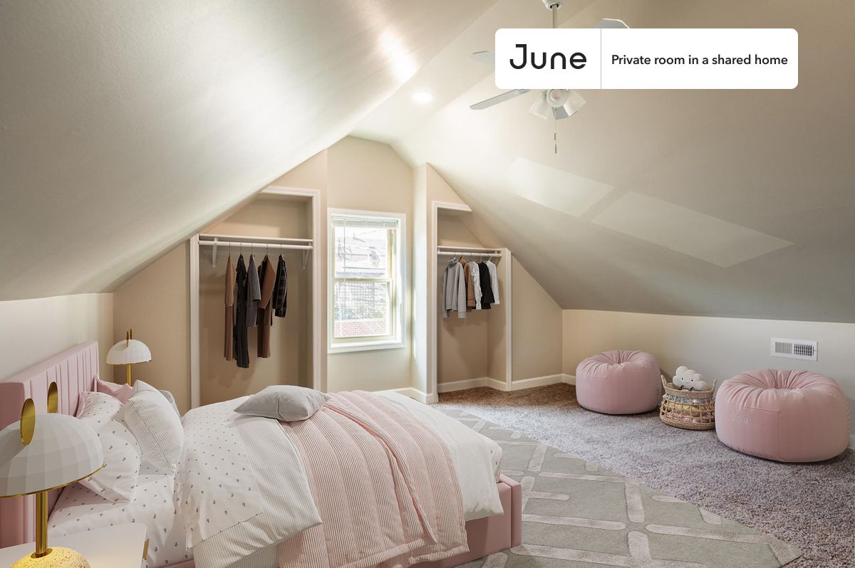 PLEASE NOTE: This is a private room in a shared apartment. You will have your own bedroom and shared common areas (kitchen, bathroom, etc.) with other residents.
Full bedroom in a 5 bedroom / 2 bathroom apartment!
Check out 3D tour now: https://jnhm.es/889
This Full room in Bucktown is available on a 12 month lease or a flexible short term (31 to 364 days) lease. You pick your custom start and end date. Monthly rent rate is determined by furnishing preference, move-in date and move-out date. Speak to a June representative for recommendations on the best stay duration for the lowest rate, and learn more about this home on the June website: https://jnhm.es/6gN
Amenities of this home: Guarantors Allowed, Wi-Fi - Paid separately (High-Speed), Furnished Common Areas, Dishwasher, Laundry in home (free), Street parking - City permit required, 32-inch Flat-Screen TV, Hardwood Flooring, Microwave, Oven, Refrigerator, also, this unit is conveniently located, several local parks, restaurants and bars are just minutes away.
About June Homes: Welcome to the easiest rental experience of your life. Rent furnished or unfurnished apartments on a 12 month lease or a flexible short term (31 to 364 days). As a resident, you’ll have access to 24/7 support and monthly cleanings of the home’s shared spaces. Sign up now to apply online for your next home with June: https://jnhm.es/sign-roomi
Brokers welcome! Contact us for more details.
Interested? Kindly note that the minimum stay duration would be 32 days.
Use this listing ID when speaking to June team: #1414 E