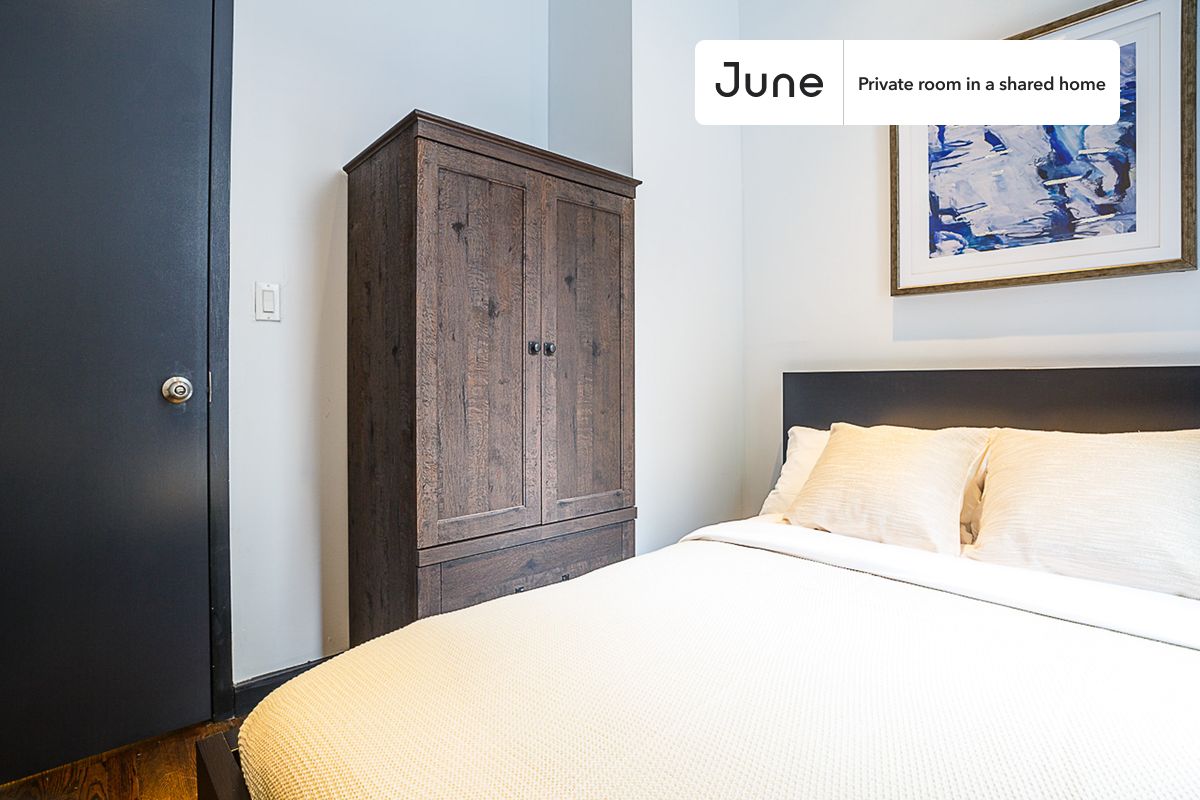 

PLEASE NOTE: This is a private room in a shared apartment. You will have your own bedroom and shared common areas (kitchen, bathroom, etc.) with other residents.

Full bedroom in a 4 bedroom / 2 bathroom apartment!

Check out 3D tour now:  https://jnhm.es/PE

This  Full room in Upper East Side  is available on a 12 month lease or a flexible short term (31 to 364 days) lease. You pick your custom start and end date. Monthly rent rate is determined by furnishing preference, move-in date and move-out date. Speak to a June representative for recommendations on the best stay duration for the lowest rate, and learn more about this home on the June website:  https://jnhm.es/BD

Amenities of this home:   Dishwasher,    Furnished Common Areas,    Wi-Fi - Paid separately (High-Speed),    Guarantors Allowed,       32-inch Flat-Screen TV,    Dining area,    Laundry - Paid separately (in building),       Hardwood Flooring,    Microwave,    Oven,    Refrigerator,   also, this unit is conveniently located, several local parks, restaurants and bars are just minutes away.

About June Homes: Welcome to the easiest rental experience of your life. Rent furnished or unfurnished apartments on a 12 month lease or a flexible short term (31 to 364 days). As a resident, you’ll have access to 24/7 support and monthly cleanings of the home’s shared spaces. Sign up now to apply online for your next home with June: https://jnhm.es/sign-roomi

Brokers welcome! Contact us for more details.

Interested? Use this listing ID when speaking to June team:  #181 D
