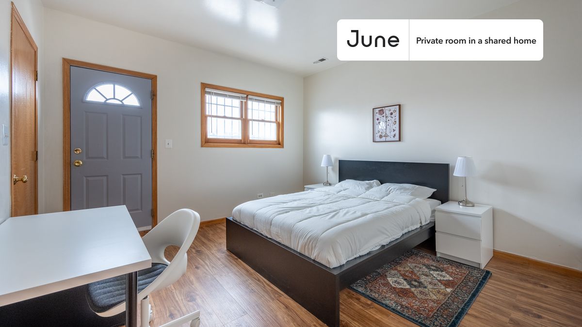 PLEASE NOTE: This is a private room in a shared apartment. You will have your own bedroom and shared common areas (kitchen, bathroom, etc.) with other residents.
Queen bedroom in a 3 bedroom / 2 bathroom apartment!
Check out 3D tour now: https://jnhm.es/8d2
This Queen room in Humboldt Park is available on a 12 month lease or a flexible short term (31 to 364 days) lease. You pick your custom start and end date. Monthly rent rate is determined by furnishing preference, move-in date and move-out date. Speak to a June representative for recommendations on the best stay duration for the lowest rate, and learn more about this home on the June website: https://jnhm.es/6sX
Amenities of this home: Dishwasher, Furnished Common Areas, Wi-Fi - Paid separately (High-Speed), Guarantors Allowed, Decorative fireplace, 32-inch Flat-Screen TV, Dining area, Street parking - City permit required, Laundry - Paid separately (in building), Living area, Hardwood Flooring, Microwave, Oven, Refrigerator, also, this unit is conveniently located, several local parks, restaurants and bars are just minutes away.
About June Homes: Welcome to the easiest rental experience of your life. Rent furnished or unfurnished apartments on a 12 month lease or a flexible short term (31 to 364 days). As a resident, you’ll have access to 24/7 support and monthly cleanings of the home’s shared spaces. Sign up now to apply online for your next home with June: https://jnhm.es/sign-roomi
Brokers welcome! Contact us for more details.
Interested? Kindly note that the minimum stay duration would be 32 days.
Use this listing ID when speaking to June team: #1675 C
