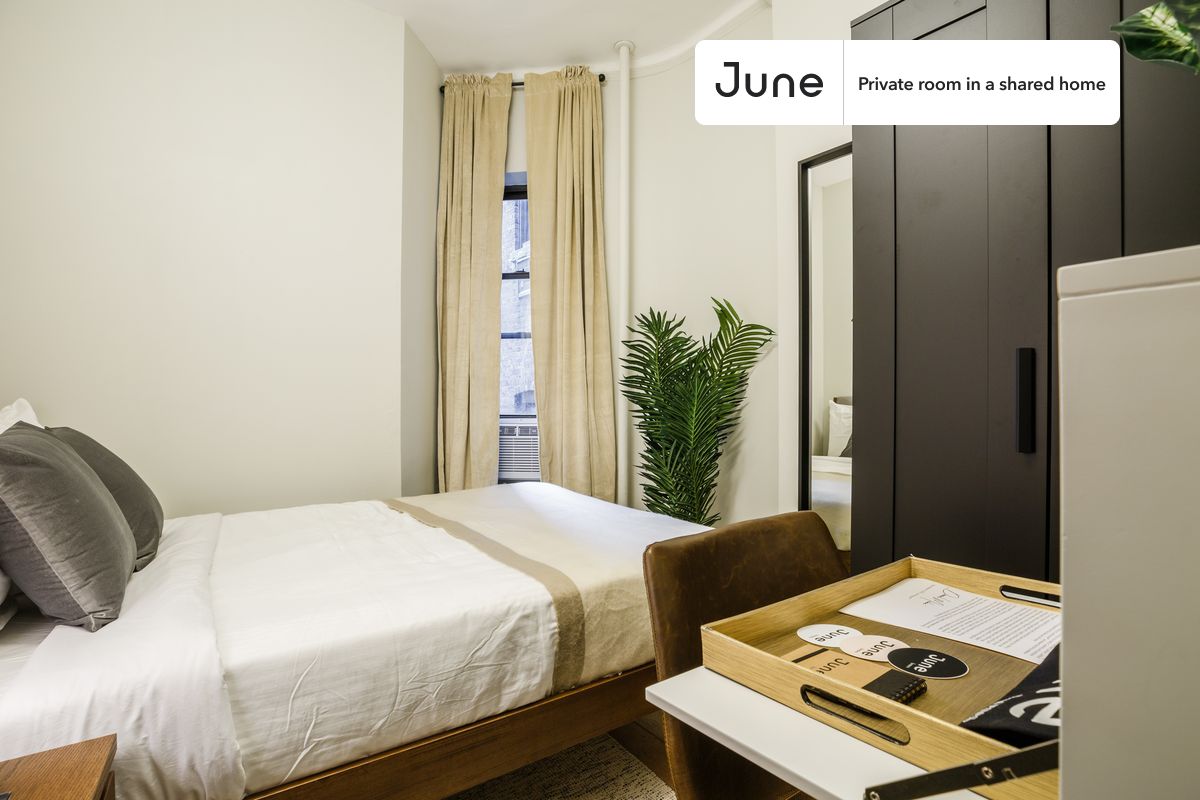 PLEASE NOTE: This is a private room in a shared apartment. You will have your own bedroom and shared common areas (kitchen, bathroom, etc.) with other residents.
Full bedroom in a 3 bedroom / 1 bathroom apartment!
Check out 3D tour now: https://jnhm.es/RD
This Full room in Hell's Kitchen is available on a 12 month lease or a flexible short term (31 to 364 days) lease. You pick your custom start and end date. Monthly rent rate is determined by furnishing preference, move-in date and move-out date. Speak to a June representative for recommendations on the best stay duration for the lowest rate, and learn more about this home on the June website: https://jnhm.es/Dm
Amenities of this home: Dishwasher, Furnished Common Areas, Wi-Fi - Paid separately (High-Speed), Guarantors Allowed, 32-inch Flat-Screen TV, Smart lock, Hardwood Flooring, Microwave, Oven, Refrigerator, also, this unit is conveniently located, several local parks, restaurants and bars are just minutes away.
About June Homes: Welcome to the easiest rental experience of your life. Rent furnished or unfurnished apartments on a 12 month lease or a flexible short term (31 to 364 days). As a resident, you’ll have access to 24/7 support and monthly cleanings of the home’s shared spaces. Sign up now to apply online for your next home with June: https://jnhm.es/sign-roomi
Brokers welcome! Contact us for more details.
Interested? Use this listing ID when speaking to June team: #210 A