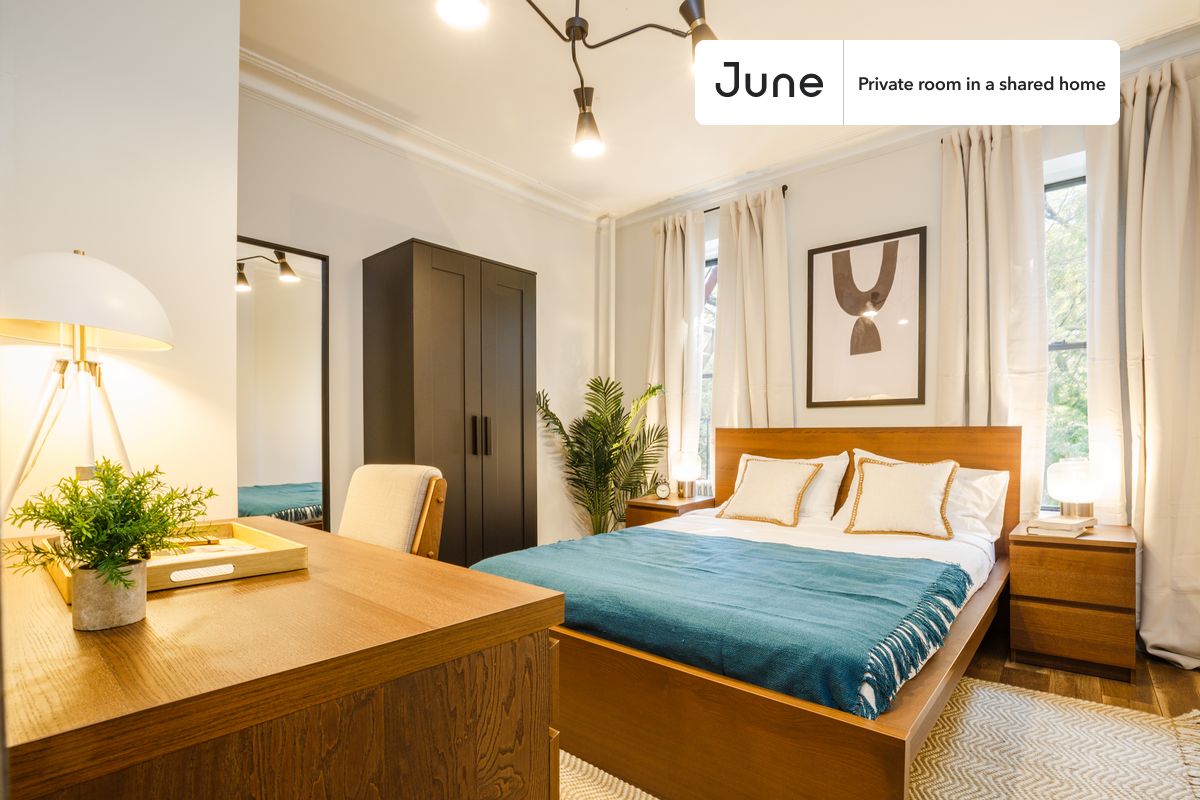 PLEASE NOTE: This is a private room in a shared apartment. You will have your own bedroom and shared common areas (kitchen, bathroom, etc.) with other residents.
Queen bedroom in a 3 bedroom / 1 bathroom apartment!
Check out 3D tour now: https://jnhm.es/59
This Queen room in Hell's Kitchen is available on a 12 month lease or a flexible short term (31 to 364 days) lease. You pick your custom start and end date. Monthly rent rate is determined by furnishing preference, move-in date and move-out date. Speak to a June representative for recommendations on the best stay duration for the lowest rate, and learn more about this home on the June website: https://jnhm.es/DB
Amenities of this home: Furnished Common Areas, Wi-Fi - Paid separately (High-Speed), Guarantors Allowed, 32-inch Flat-Screen TV, Smart lock, Hardwood Flooring, Microwave, Oven, Refrigerator, also, this unit is conveniently located, several local parks, restaurants and bars are just minutes away.
About June Homes: Welcome to the easiest rental experience of your life. Rent furnished or unfurnished apartments on a 12 month lease or a flexible short term (31 to 364 days). As a resident, you’ll have access to 24/7 support and monthly cleanings of the home’s shared spaces. Sign up now to apply online for your next home with June: https://jnhm.es/sign-roomi
Brokers welcome! Contact us for more details.
Interested? Use this listing ID when speaking to June team: #215 C