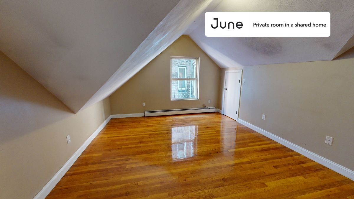 

PLEASE NOTE: This is a private room in a shared apartment. You will have your own bedroom and shared common areas (kitchen, bathroom, etc.) with other residents.

Queen bedroom in a 4 bedroom / 1.5 bathroom apartment!

Check out 3D tour now:  https://jnhm.es/89G

This  Queen room in Allston  is available on a 12 month lease or a flexible short term (31 to 364 days) lease. You pick your custom start and end date. Monthly rent rate is determined by furnishing preference, move-in date and move-out date. Speak to a June representative for recommendations on the best stay duration for the lowest rate, and learn more about this home on the June website:  https://jnhm.es/6aB

Amenities of this home:   Dishwasher,    Furnished Common Areas,    Wi-Fi - Paid separately (High-Speed),    Guarantors Allowed,       32-inch Flat-Screen TV,    Street parking - City permit required,       Hardwood Flooring,    Microwave,    Oven,    Refrigerator,    Air Conditioning | HVAC,   also, this unit is conveniently located, several local parks, restaurants and bars are just minutes away.

About June Homes: Welcome to the easiest rental experience of your life. Rent furnished or unfurnished apartments on a 12 month lease or a flexible short term (31 to 364 days). As a resident, you’ll have access to 24/7 support and monthly cleanings of the home’s shared spaces. Sign up now to apply online for your next home with June: https://jnhm.es/sign-roomi

Brokers welcome! Contact us for more details.

Interested? Kindly note that the minimum stay duration would be 31 days. 

Use this listing ID when speaking to June team:  #1285 C