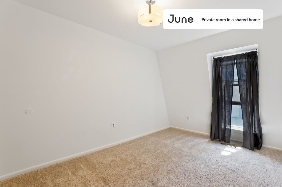 

PLEASE NOTE: This is a private room in a shared apartment. You will have your own bedroom and shared common areas (kitchen, bathroom, etc.) with other residents.

Full bedroom in a 5 bedroom / 2 bathroom apartment!

Check out 3D tour now:  https://jnhm.es/RP

This  Full room in Logan Circle  is available on a 12 month lease or a flexible short term (31 to 364 days) lease. You pick your custom start and end date. Monthly rent rate is determined by furnishing preference, move-in date and move-out date. Speak to a June representative for recommendations on the best stay duration for the lowest rate, and learn more about this home on the June website:  https://jnhm.es/5uk

Amenities of this home:   Dishwasher,    Furnished Common Areas,    Wi-Fi - Paid separately (High-Speed),    Guarantors Allowed,       32-inch Flat-Screen TV,    Laundry in home (free),       Enclosed backyard,    Parking Spot (Paid separately),    Hardwood Flooring,    Microwave,    Oven,    Refrigerator,   also, this unit is conveniently located, several local parks, restaurants and bars are just minutes away.

About June Homes: Welcome to the easiest rental experience of your life. Rent furnished or unfurnished apartments on a 12 month lease or a flexible short term (31 to 364 days). As a resident, you’ll have access to 24/7 support and monthly cleanings of the home’s shared spaces. Sign up now to apply online for your next home with June: https://jnhm.es/sign-roomi

Brokers welcome! Contact us for more details.

Interested? Kindly note that the minimum stay duration would be 31 days. 

Use this listing ID when speaking to June team:  #415 2B