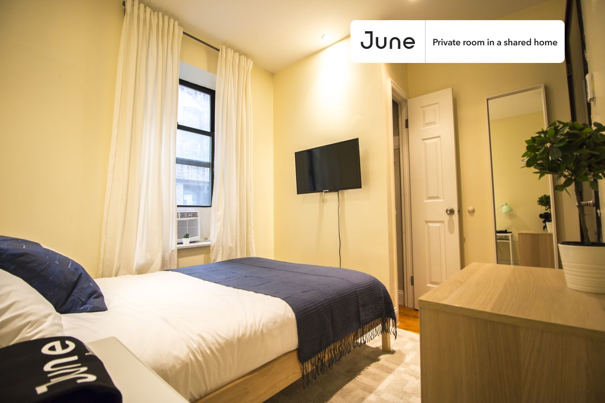 PLEASE NOTE: This is a private room in a shared apartment. You will have your own bedroom and shared common areas (kitchen, bathroom, etc.) with other residents.
Full bedroom in a 5 bedroom / 2 bathroom apartment!
Check out 3D tour now: https://jnhm.es/5I
This Full room in Upper West Side is available on a 12 month lease or a flexible short term (31 to 364 days) lease. You pick your custom start and end date. Monthly rent rate is determined by furnishing preference, move-in date and move-out date. Speak to a June representative for recommendations on the best stay duration for the lowest rate, and learn more about this home on the June website: https://jnhm.es/Lx
Amenities of this home: Dishwasher, Furnished Common Areas, Wi-Fi - Paid separately (High-Speed), Elevator, Guarantors Allowed, Dining area, Laundry in home (free), Smart lock, Courtyard, Wall-Mounted TV, Hardwood Flooring, Microwave, Oven, Refrigerator, also, this unit is conveniently located, several local parks, restaurants and bars are just minutes away.
About June Homes: Welcome to the easiest rental experience of your life. Rent furnished or unfurnished apartments on a 12 month lease or a flexible short term (31 to 364 days). As a resident, you’ll have access to 24/7 support and monthly cleanings of the home’s shared spaces. Sign up now to apply online for your next home with June: https://jnhm.es/sign-roomi
Brokers welcome! Contact us for more details.
Interested? Use this listing ID when speaking to June team: #366 B