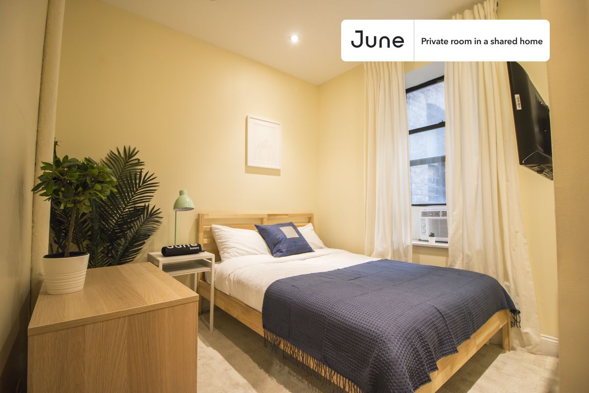 PLEASE NOTE: This is a private room in a shared apartment. You will have your own bedroom and shared common areas (kitchen, bathroom, etc.) with other residents.
Full bedroom in a 5 bedroom / 2 bathroom apartment!
Check out 3D tour now: https://jnhm.es/5I
This Full room in Upper West Side is available on a 12 month lease or a flexible short term (31 to 364 days) lease. You pick your custom start and end date. Monthly rent rate is determined by furnishing preference, move-in date and move-out date. Speak to a June representative for recommendations on the best stay duration for the lowest rate, and learn more about this home on the June website: https://jnhm.es/Lx
Amenities of this home: Dishwasher, Furnished Common Areas, Wi-Fi - Paid separately (High-Speed), Elevator, Guarantors Allowed, Dining area, Laundry in home (free), Smart lock, Courtyard, Wall-Mounted TV, Hardwood Flooring, Microwave, Oven, Refrigerator, also, this unit is conveniently located, several local parks, restaurants and bars are just minutes away.
About June Homes: Welcome to the easiest rental experience of your life. Rent furnished or unfurnished apartments on a 12 month lease or a flexible short term (31 to 364 days). As a resident, you’ll have access to 24/7 support and monthly cleanings of the home’s shared spaces. Sign up now to apply online for your next home with June: https://jnhm.es/sign-roomi
Brokers welcome! Contact us for more details.
Interested? Use this listing ID when speaking to June team: #366 B