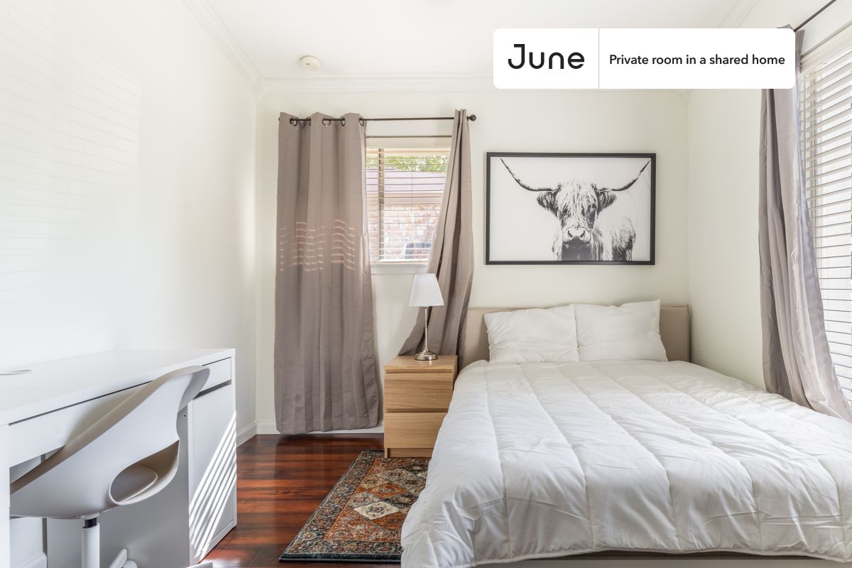 

PLEASE NOTE: This is a private room in a shared apartment. You will have your own bedroom and shared common areas (kitchen, bathroom, etc.) with other residents.

Queen bedroom in a 4 bedroom / 2 bathroom apartment!

Check out 3D tour now:  https://jnhm.es/8bj

This  Queen room in North Austin  is available on a 12 month lease or a flexible short term (31 to 364 days) lease. You pick your custom start and end date. Monthly rent rate is determined by furnishing preference, move-in date and move-out date. Speak to a June representative for recommendations on the best stay duration for the lowest rate, and learn more about this home on the June website:  https://jnhm.es/6mg

Amenities of this home:   Dishwasher,    Furnished Common Areas,    Wi-Fi - Paid separately (High-Speed),    Guarantors Allowed,       Decorative fireplace,    32-inch Flat-Screen TV,    Dining area,    Laundry in home (free),       Living area,    Hardwood Flooring,    Microwave,    Oven,    Refrigerator,    garage parking (paid),   also, this unit is conveniently located, several local parks, restaurants and bars are just minutes away.

About June Homes: Welcome to the easiest rental experience of your life. Rent furnished or unfurnished apartments on a 12 month lease or a flexible short term (31 to 364 days). As a resident, you’ll have access to 24/7 support and monthly cleanings of the home’s shared spaces. Sign up now to apply online for your next home with June: https://jnhm.es/sign-roomi

Brokers welcome! Contact us for more details.

Interested? Use this listing ID when speaking to June team:  #1536 A