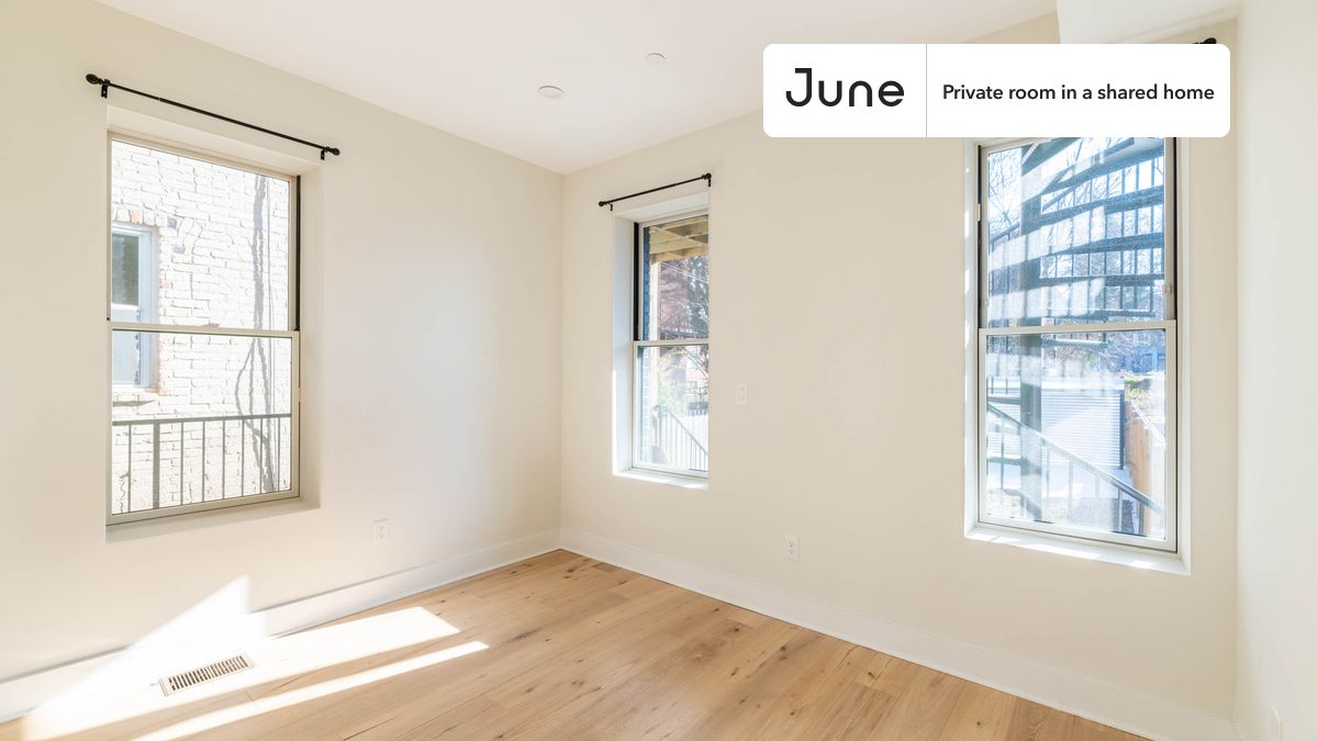 

PLEASE NOTE: This is a private room in a shared apartment. You will have your own bedroom and shared common areas (kitchen, bathroom, etc.) with other residents.

Full bedroom in a 3 bedroom / 2.5 bathroom apartment!

Check out 3D tour now:  https://jnhm.es/8dF

This  Full room in Columbia Heights  is available on a 12 month lease or a flexible short term (31 to 364 days) lease. You pick your custom start and end date. Monthly rent rate is determined by furnishing preference, move-in date and move-out date. Speak to a June representative for recommendations on the best stay duration for the lowest rate, and learn more about this home on the June website:  https://jnhm.es/6uU

Amenities of this home:   Dishwasher,    Patio,    Furnished Common Areas,    Wi-Fi - Paid separately (High-Speed),    Guarantors Allowed,       32-inch Flat-Screen TV,    Dining area,    Central AC (Common space),    Laundry in home (free),       Living area,    Parking Spot (Paid separately),    Hardwood Flooring,    Microwave,    Oven,    Refrigerator,   also, this unit is conveniently located, several local parks, restaurants and bars are just minutes away.

About June Homes: Welcome to the easiest rental experience of your life. Rent furnished or unfurnished apartments on a 12 month lease or a flexible short term (31 to 364 days). As a resident, you’ll have access to 24/7 support and monthly cleanings of the home’s shared spaces. Sign up now to apply online for your next home with June: https://jnhm.es/sign-roomi

Brokers welcome! Contact us for more details.

Interested? Kindly note that the minimum stay duration would be 31 days. 

Use this listing ID when speaking to June team:  #1718 A