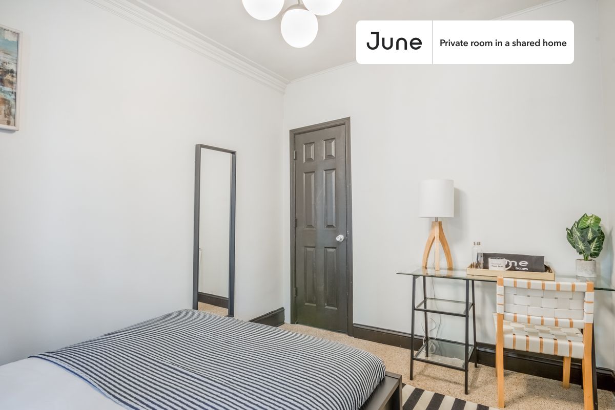 

PLEASE NOTE: This is a private room in a shared apartment. You will have your own bedroom and shared common areas (kitchen, bathroom, etc.) with other residents.

Full bedroom in a 5 bedroom / 1 bathroom apartment!

Check out 3D tour now:  https://jnhm.es/6c

This  Full room in Woodley Park  is available on a 12 month lease or a flexible short term (31 to 364 days) lease. You pick your custom start and end date. Monthly rent rate is determined by furnishing preference, move-in date and move-out date. Speak to a June representative for recommendations on the best stay duration for the lowest rate, and learn more about this home on the June website:  https://jnhm.es/DZ

Amenities of this home:   Dishwasher,    Patio,    Furnished Common Areas,    Wi-Fi - Paid separately (High-Speed),    Outdoor space,    Guarantors Allowed,       32-inch Flat-Screen TV,       Laundry in home (free),    Parking Spot (Paid separately),    Hardwood Flooring,    Microwave,    Oven,    Refrigerator,   also, this unit is conveniently located, several local parks, restaurants and bars are just minutes away.

About June Homes: Welcome to the easiest rental experience of your life. Rent furnished or unfurnished apartments on a 12 month lease or a flexible short term (31 to 364 days). As a resident, you’ll have access to 24/7 support and monthly cleanings of the home’s shared spaces. Sign up now to apply online for your next home with June: https://jnhm.es/sign-roomi

Brokers welcome! Contact us for more details.

Interested? Kindly note that the minimum stay duration would be 31 days. 

Use this listing ID when speaking to June team:  #226 B