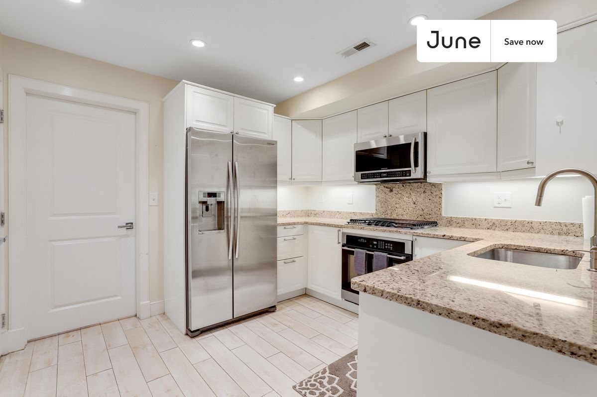 



1 bedroom in Capitol Hill on flexible lease terms.

Check out 3D tour now:  https://jnhm.es/87X

This  1 bedroom apartment on the Capitol Hill  is available on a 12 month lease or a flexible short term (31 to 364 days) lease. You pick your custom start and end date. Monthly rent rate is determined by furnishing preference, move-in date and move-out date. Speak to a June representative for recommendations on the best stay duration for the lowest rate, and learn more about this home on the June website:     https://jnhm.es/6ic

Amenities of this home:   Dishwasher,    Wi-Fi - Paid separately (High-Speed),    Guarantors Allowed,       Dining area,    Couple-Friendly,    Private Bathroom,    Paid parking,    Laundry in home (free),    Full size desk,    Full bed,       Front porch,    Living area,    Wall-Mounted TV,    Hardwood Flooring,    Microwave,    Oven,    Refrigerator,   also, this unit is conveniently located, several local parks, restaurants and bars are just minutes away.

About June Homes: Welcome to the easiest rental experience of your life. Rent furnished or unfurnished apartments on a 12 month lease or a flexible short term (31 to 364 days). As a resident, you’ll have access to 24/7 support and monthly cleanings of the home’s shared spaces. Sign up now to apply online for your next home with June: https://jnhm.es/sign-roomi

Brokers welcome! Contact us for more details.

Interested? Kindly note that the minimum stay duration would be 31 days. 

Use this listing ID when speaking to June team:  #1457