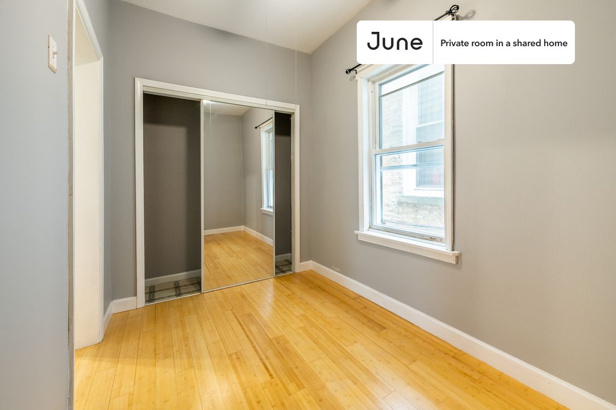 

PLEASE NOTE: This is a private room in a shared apartment. You will have your own bedroom and shared common areas (kitchen, bathroom, etc.) with other residents.

Full bedroom in a 2 bedroom / 1 bathroom apartment!

Check out 3D tour now:  https://jnhm.es/86a

This  Full room in Logan Square  is available on a 12 month lease or a flexible short term (31 to 364 days) lease. You pick your custom start and end date. Monthly rent rate is determined by furnishing preference, move-in date and move-out date. Speak to a June representative for recommendations on the best stay duration for the lowest rate, and learn more about this home on the June website:  https://jnhm.es/69s

Amenities of this home:   Furnished Common Areas,    Wi-Fi - Paid separately (High-Speed),    Guarantors Allowed,       32-inch Flat-Screen TV,    Window AC (Common space),    Street parking - City permit required,    Laundry - Paid separately (in building),       Hardwood Flooring,    Microwave,    Oven,    Refrigerator,   also, this unit is conveniently located, several local parks, restaurants and bars are just minutes away.

About June Homes: Welcome to the easiest rental experience of your life. Rent furnished or unfurnished apartments on a 12 month lease or a flexible short term (31 to 364 days). As a resident, you’ll have access to 24/7 support and monthly cleanings of the home’s shared spaces. Sign up now to apply online for your next home with June: https://jnhm.es/sign-roomi

Brokers welcome! Contact us for more details.

Interested? Kindly note that the minimum stay duration would be 32 days. 

Use this listing ID when speaking to June team:  #1260 B