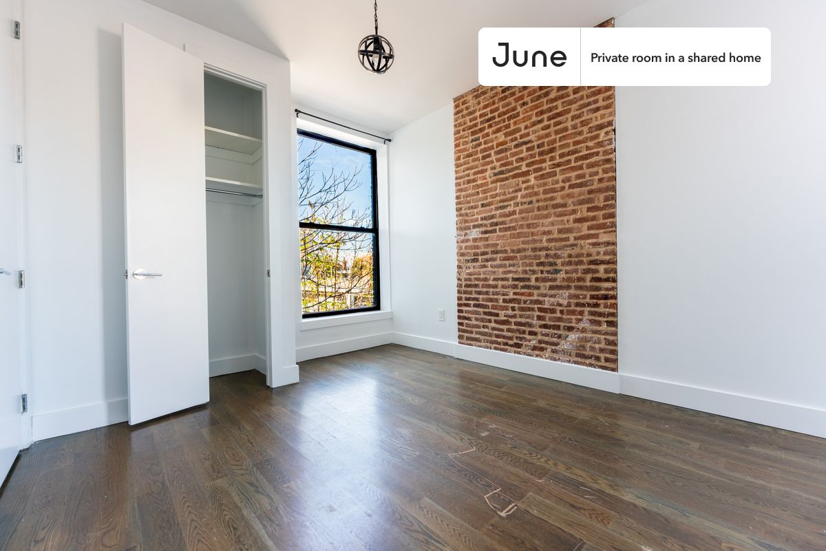 

PLEASE NOTE: This is a private room in a shared apartment. You will have your own bedroom and shared common areas (kitchen, bathroom, etc.) with other residents.

Queen bedroom in a 4 bedroom / 2 bathroom apartment!

Check out 3D tour now:  https://jnhm.es/8el

This  Queen room in Crown Heights  is available on a 12 month lease or a flexible short term (31 to 364 days) lease. You pick your custom start and end date. Monthly rent rate is determined by furnishing preference, move-in date and move-out date. Speak to a June representative for recommendations on the best stay duration for the lowest rate, and learn more about this home on the June website:  https://jnhm.es/6vk

Amenities of this home:   Dishwasher,    Furnished Common Areas,    Wi-Fi - Paid separately (High-Speed),    Guarantors Allowed,       32-inch Flat-Screen TV,    Dining area,    Laundry - Paid separately (in building),       AC (Common space),    Hardwood Flooring,    Microwave,    Oven,    Refrigerator,   also, this unit is conveniently located, several local parks, restaurants and bars are just minutes away.

About June Homes: Welcome to the easiest rental experience of your life. Rent furnished or unfurnished apartments on a 12 month lease or a flexible short term (31 to 364 days). As a resident, you’ll have access to 24/7 support and monthly cleanings of the home’s shared spaces. Sign up now to apply online for your next home with June: https://jnhm.es/sign-roomi

Brokers welcome! Contact us for more details.

Interested? Use this listing ID when speaking to June team:  #1728 B