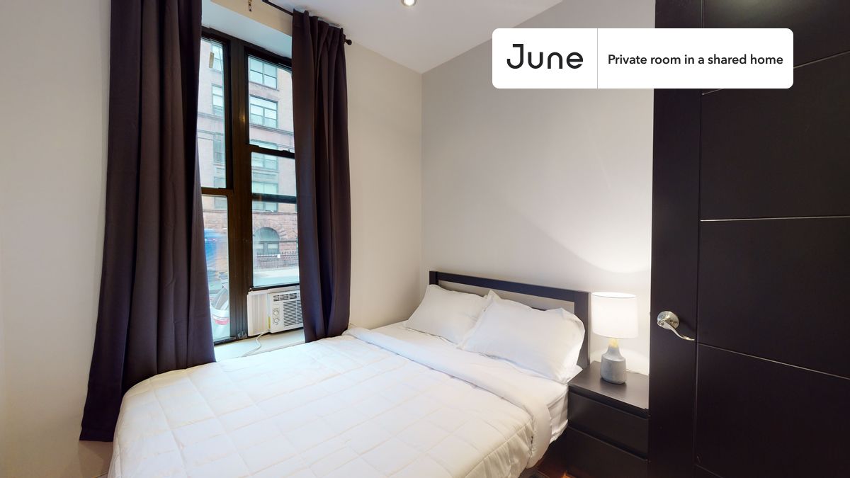 PLEASE NOTE: This is a private room in a shared apartment. You will have your own bedroom and shared common areas (kitchen, bathroom, etc.) with other residents.
Full bedroom in a 4 bedroom / 2 bathroom apartment!
Check out 3D tour now: https://jnhm.es/XK
This Full room in South Harlem is available on a 12 month lease or a flexible short term (31 to 364 days) lease. You pick your custom start and end date. Monthly rent rate is determined by furnishing preference, move-in date and move-out date. Speak to a June representative for recommendations on the best stay duration for the lowest rate, and learn more about this home on the June website: https://jnhm.es/5LG
Amenities of this home: Guarantors Allowed, Street parking - City permit required, Laundry in home (free), Dishwasher, Furnished Common Areas, Wi-Fi - Paid separately (High-Speed), Wall-Mounted TV, Hardwood Flooring, Microwave, Oven, Refrigerator, also, this unit is conveniently located, several local parks, restaurants and bars are just minutes away.
About June Homes: Welcome to the easiest rental experience of your life. Rent furnished or unfurnished apartments on a 12 month lease or a flexible short term (31 to 364 days). As a resident, you’ll have access to 24/7 support and monthly cleanings of the home’s shared spaces. Sign up now to apply online for your next home with June: https://jnhm.es/sign-roomi
Brokers welcome! Contact us for more details.
Interested? Use this listing ID when speaking to June team: #787 A