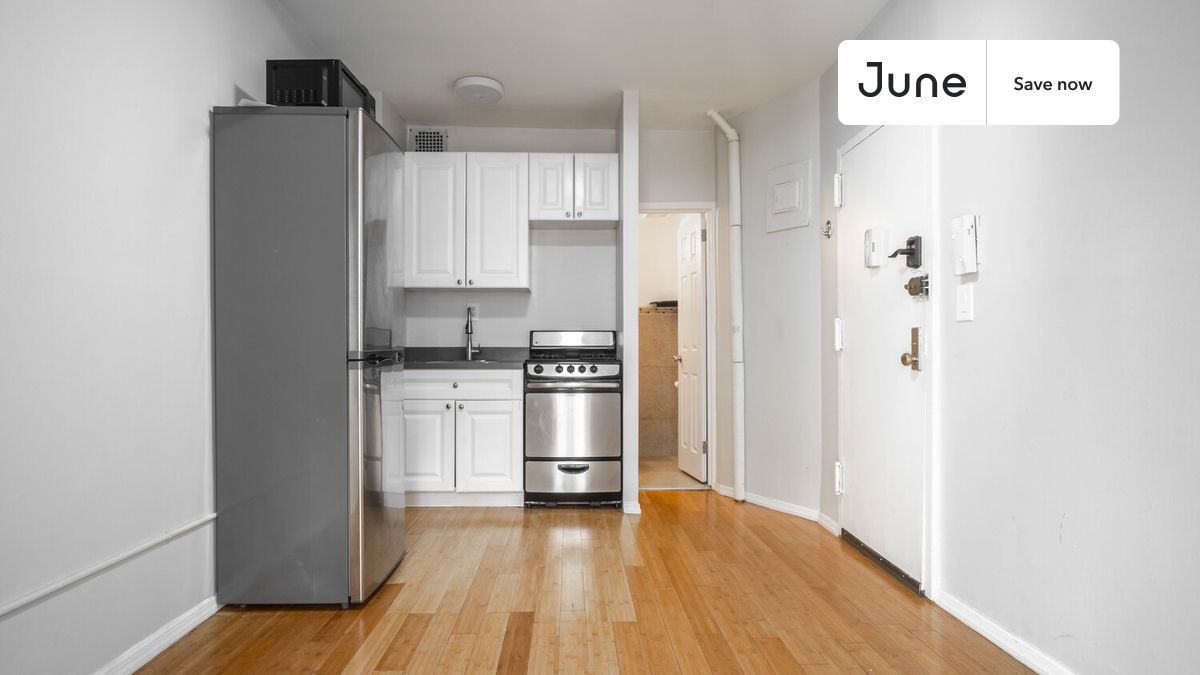 1 bedroom in Hell's Kitchen on flexible lease terms.
Check out 3D tour now: https://jnhm.es/84r
This 1 bedroom apartment on the Hell's Kitchen is available on a 12 month lease or a flexible short term (31 to 364 days) lease. You pick your custom start and end date. Monthly rent rate is determined by furnishing preference, move-in date and move-out date. Speak to a June representative for recommendations on the best stay duration for the lowest rate, and learn more about this home on the June website: https://jnhm.es/66T
Amenities of this home: Wi-Fi - Paid separately (High-Speed), Guarantors Allowed, Couple-Friendly, Hardwood Flooring, Microwave, Oven, Refrigerator, also, this unit is conveniently located, several local parks, restaurants and bars are just minutes away.
About June Homes: Welcome to the easiest rental experience of your life. Rent furnished or unfurnished apartments on a 12 month lease or a flexible short term (31 to 364 days). As a resident, you’ll have access to 24/7 support and monthly cleanings of the home’s shared spaces. Sign up now to apply online for your next home with June: https://jnhm.es/sign-roomi
Brokers welcome! Contact us for more details.
Interested? Use this listing ID when speaking to June team: #1218