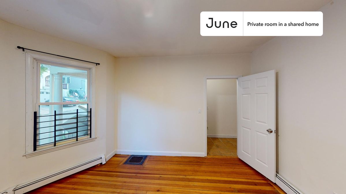 

PLEASE NOTE: This is a private room in a shared apartment. You will have your own bedroom and shared common areas (kitchen, bathroom, etc.) with other residents.

Queen bedroom in a 4 bedroom / 1.5 bathroom apartment!

Check out 3D tour now:  https://jnhm.es/895

This  Queen room in Mission Hill  is available on a 12 month lease or a flexible short term (31 to 364 days) lease. You pick your custom start and end date. Monthly rent rate is determined by furnishing preference, move-in date and move-out date. Speak to a June representative for recommendations on the best stay duration for the lowest rate, and learn more about this home on the June website:  https://jnhm.es/5VC

Amenities of this home:   Dishwasher,    Furnished Common Areas,    Wi-Fi - Paid separately (High-Speed),    Guarantors Allowed,       Dine in kitchen,       Street parking - City permit required,    Laundry in home (free),    Hardwood Flooring,    Microwave,    Oven,    Refrigerator,   also, this unit is conveniently located, several local parks, restaurants and bars are just minutes away.

About June Homes: Welcome to the easiest rental experience of your life. Rent furnished or unfurnished apartments on a 12 month lease or a flexible short term (31 to 364 days). As a resident, you’ll have access to 24/7 support and monthly cleanings of the home’s shared spaces. Sign up now to apply online for your next home with June: https://jnhm.es/sign-roomi

Brokers welcome! Contact us for more details.

Interested? Kindly note that the minimum stay duration would be 31 days. 

Use this listing ID when speaking to June team:  #981 A
