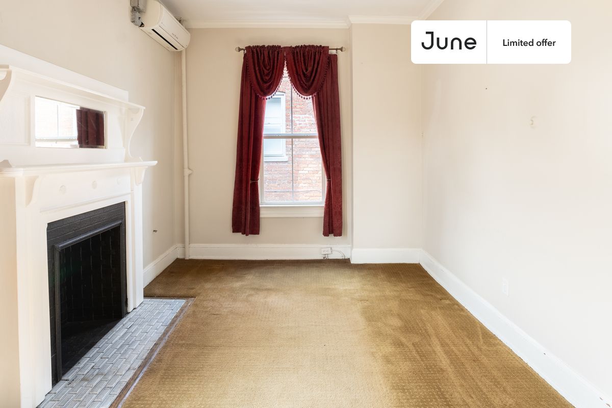 

1 bedroom in Capitol Hill on flexible lease terms.

Check out 3D tour now:  https://jnhm.es/88J

This  1 bedroom apartment on the Capitol Hill  is available on a flexible 1-18 month lease. Monthly rent rate is determined by furnishing preference, move-in date and move-out date. Speak to a June representative for recommendations on the best stay duration for the lowest rate, and learn more about this home on the June website:     https://jnhm.es/6kd

Amenities of this home:   Wi-Fi - Paid separately (High-Speed),    Guarantors Allowed,       Decorative fireplace,    Couple-Friendly,    Laundry in home (free),    Paid parking (managed by landlord),    Dishwasher,       Hardwood Flooring,    Microwave,    Refrigerator,   also, this unit is conveniently located, several local parks, restaurants and bars are just minutes away.

About June Homes: Welcome to the easiest rental experience of your life. Rent furnished or unfurnished apartments for 1 - 18 months, bypass hidden costs and broker fees and enjoy an easy move-in. As a resident, you’ll have access to 24/7 support and monthly cleanings of the home’s shared spaces. Sign up now to apply online for your next home with June: https://jnhm.es/sign-roomi

Interested? Kindly note that the minimum stay duration would be 31 days. 

Use this listing ID when speaking to June team:  #1499