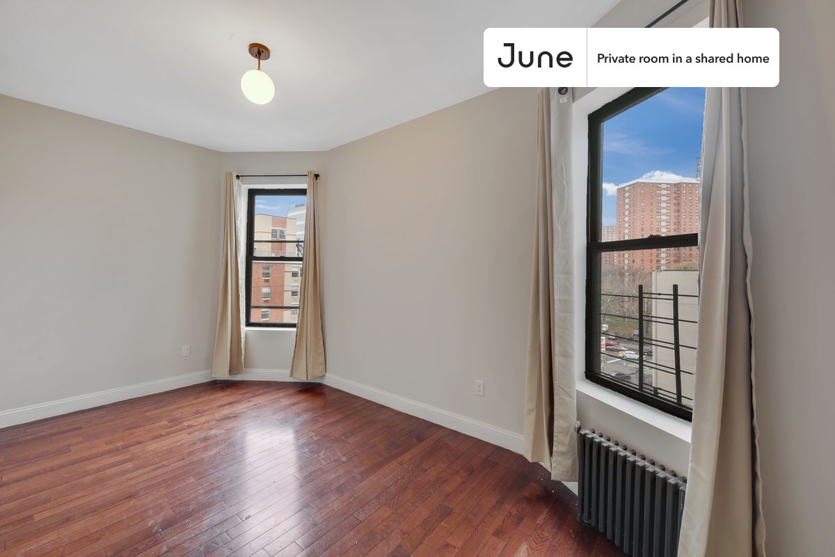 

Full bedroom in a 4 bedroom / 1 bathroom apartment!

Check out 3D tour now:  https://jnhm.es/Zi

This  Full room in West Harlem  is available on a flexible 1-18 month lease. Monthly rent rate is determined by furnishing preference, move-in date and move-out date. Speak to a June representative for recommendations on the best stay duration for the lowest rate, and learn more about this home on the June website:  https://jnhm.es/5QI

Amenities of this home:   Dishwasher,    Furnished Common Areas,    Wi-Fi - Paid separately (High-Speed),    Elevator,    Guarantors Allowed,       32-inch Flat-Screen TV,       Laundry - Paid separately (in building),    Hardwood Flooring,    Microwave,    Oven,    Refrigerator,   also, this unit is conveniently located, several local parks, restaurants and bars are just minutes away.

About June Homes: Welcome to the easiest rental experience of your life. Rent furnished or unfurnished apartments for 1 - 18 months, bypass hidden costs and broker fees and enjoy an easy move-in. As a resident, you’ll have access to 24/7 support and monthly cleanings of the home’s shared spaces. Sign up now to apply online for your next home with June: https://jnhm.es/sign-roomi

Interested? Use this listing ID when speaking to June team:  #887 A