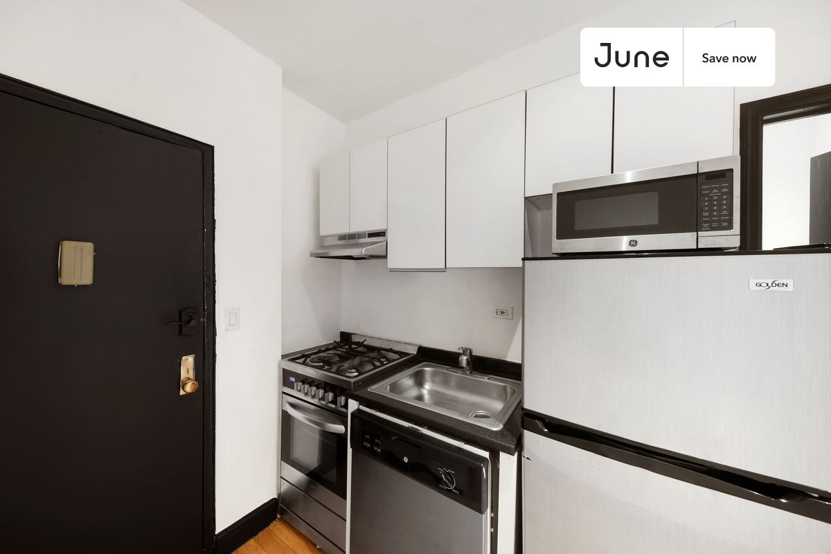 1 bedroom in East Village on flexible lease terms.
Check out 3D tour now: https://jnhm.es/Vz
This 1 bedroom apartment on the East Village is available on a 12 month lease or a flexible short term (31 to 364 days) lease. You pick your custom start and end date. Monthly rent rate is determined by furnishing preference, move-in date and move-out date. Speak to a June representative for recommendations on the best stay duration for the lowest rate, and learn more about this home on the June website: https://jnhm.es/5Il
Amenities of this home: Dishwasher, Wi-Fi - Paid separately (High-Speed), Elevator, Guarantors Allowed, Couple-Friendly, Street parking - City permit required, Laundry - Paid separately (in building), Lobby reception (part-time), Hardwood Flooring, Microwave, Oven, Refrigerator, also, this unit is conveniently located, several local parks, restaurants and bars are just minutes away.
About June Homes: Welcome to the easiest rental experience of your life. Rent furnished or unfurnished apartments on a 12 month lease or a flexible short term (31 to 364 days). As a resident, you’ll have access to 24/7 support and monthly cleanings of the home’s shared spaces. Sign up now to apply online for your next home with June: https://jnhm.es/sign-roomi
Brokers welcome! Contact us for more details.
Interested? Use this listing ID when speaking to June team: #717