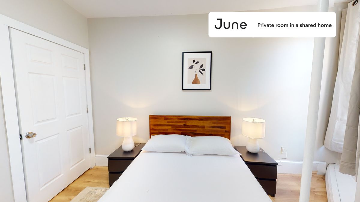 PLEASE NOTE: This is a private room in a shared apartment. You will have your own bedroom and shared common areas (kitchen, bathroom, etc.) with other residents.
Full bedroom in a 5 bedroom / 2 bathroom apartment!
Check out 3D tour now: https://jnhm.es/88M
This Full room in Brighton is available on a 12 month lease or a flexible short term (31 to 364 days) lease. You pick your custom start and end date. Monthly rent rate is determined by furnishing preference, move-in date and move-out date. Speak to a June representative for recommendations on the best stay duration for the lowest rate, and learn more about this home on the June website: https://jnhm.es/6ge
Amenities of this home: Dishwasher, Furnished Common Areas, Wi-Fi - Paid separately (High-Speed), Guarantors Allowed, 32-inch Flat-Screen TV, Laundry in home (free), Hardwood Flooring, Microwave, Oven, Refrigerator, also, this unit is conveniently located, several local parks, restaurants and bars are just minutes away.
About June Homes: Welcome to the easiest rental experience of your life. Rent furnished or unfurnished apartments on a 12 month lease or a flexible short term (31 to 364 days). As a resident, you’ll have access to 24/7 support and monthly cleanings of the home’s shared spaces. Sign up now to apply online for your next home with June: https://jnhm.es/sign-roomi
Brokers welcome! Contact us for more details.
Interested? Kindly note that the minimum stay duration would be 31 days.
Use this listing ID when speaking to June team: #1403 E