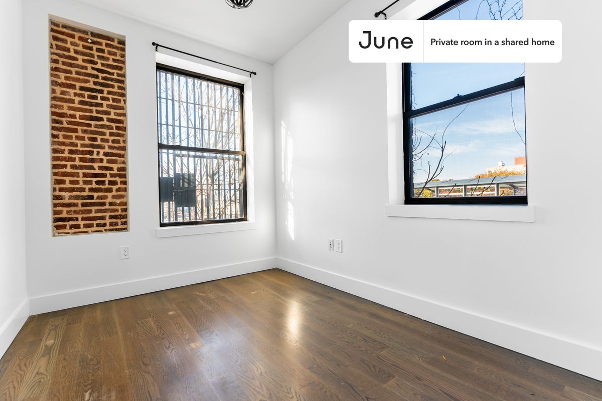 

PLEASE NOTE: This is a private room in a shared apartment. You will have your own bedroom and shared common areas (kitchen, bathroom, etc.) with other residents.

Queen bedroom in a 4 bedroom / 2 bathroom apartment!

Check out 3D tour now:  https://jnhm.es/8el

This  Queen room in Crown Heights  is available on a 12 month lease or a flexible short term (31 to 364 days) lease. You pick your custom start and end date. Monthly rent rate is determined by furnishing preference, move-in date and move-out date. Speak to a June representative for recommendations on the best stay duration for the lowest rate, and learn more about this home on the June website:  https://jnhm.es/6vm

Amenities of this home:   Dishwasher,    Furnished Common Areas,    Wi-Fi - Paid separately (High-Speed),    Guarantors Allowed,       32-inch Flat-Screen TV,    Dining area,    Laundry - Paid separately (in building),       AC (Common space),    Hardwood Flooring,    Microwave,    Oven,    Refrigerator,   also, this unit is conveniently located, several local parks, restaurants and bars are just minutes away.

About June Homes: Welcome to the easiest rental experience of your life. Rent furnished or unfurnished apartments on a 12 month lease or a flexible short term (31 to 364 days). As a resident, you’ll have access to 24/7 support and monthly cleanings of the home’s shared spaces. Sign up now to apply online for your next home with June: https://jnhm.es/sign-roomi

Brokers welcome! Contact us for more details.

Interested? Use this listing ID when speaking to June team:  #1728 A