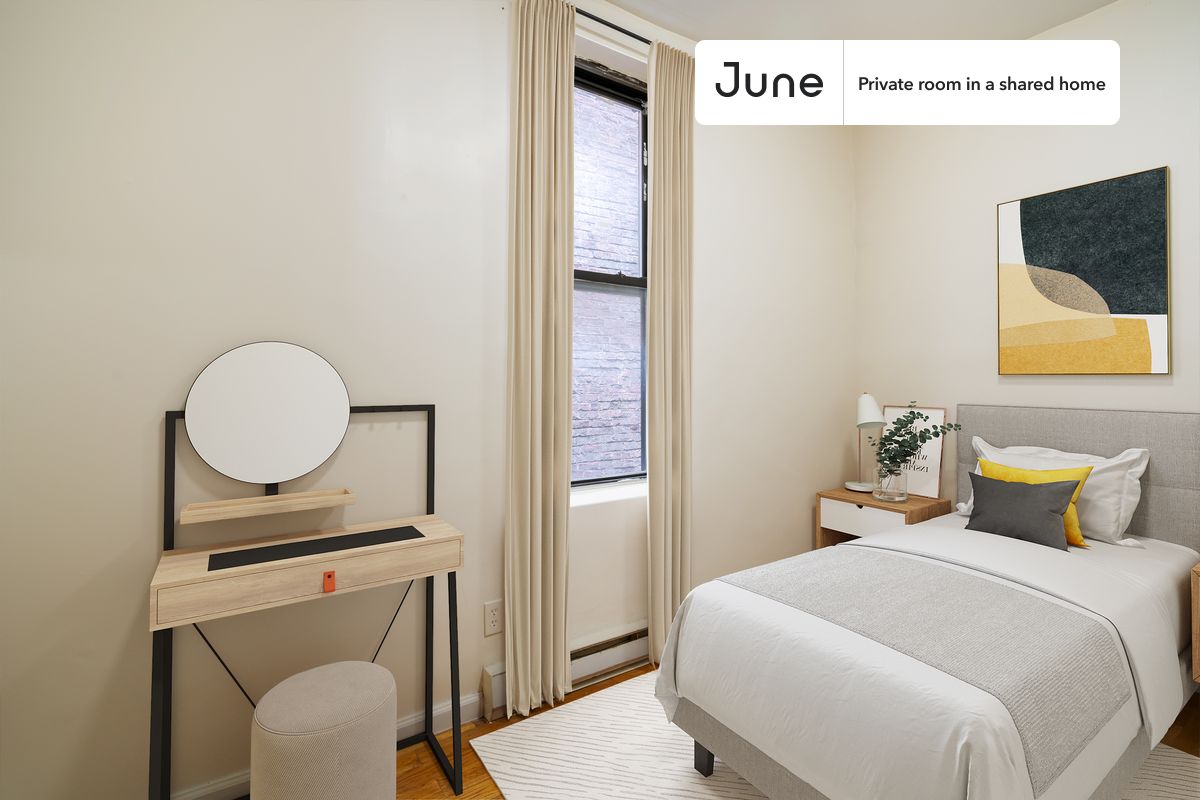 Full bedroom in a 3 bedroom / 1 bathroom apartment!
Check out 3D tour now: https://jnhm.es/87y
This Full room in Upper West Side is available on a flexible 1-18 month lease. Monthly rent rate is determined by furnishing preference, move-in date and move-out date. Speak to a June representative for recommendations on the best stay duration for the lowest rate, and learn more about this home on the June website: https://jnhm.es/6fv
Amenities of this home: Dining area, Guarantors Allowed, Wi-Fi - Paid separately (High-Speed), Furnished Common Areas, Dishwasher, Laundry in home (free), Hardwood Flooring, Microwave, Oven, Refrigerator, also, this unit is conveniently located, several local parks, restaurants and bars are just minutes away.
About June Homes: Welcome to the easiest rental experience of your life. Rent furnished or unfurnished apartments for 1 - 18 months, bypass hidden costs and broker fees and enjoy an easy move-in. As a resident, you’ll have access to 24/7 support and monthly cleanings of the home’s shared spaces. Sign up now to apply online for your next home with June: https://jnhm.es/sign-roomi
Interested? Use this listing ID when speaking to June team: #1389 A