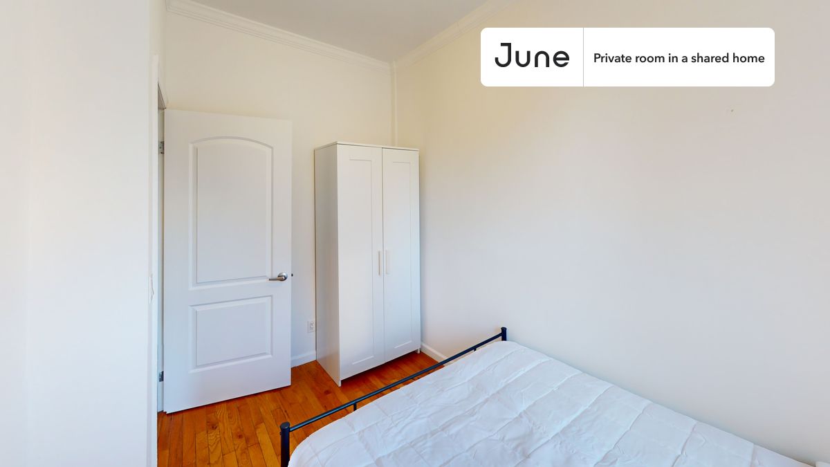 

PLEASE NOTE: This is a private room in a shared apartment. You will have your own bedroom and shared common areas (kitchen, bathroom, etc.) with other residents.

Queen bedroom in a 3 bedroom / 1 bathroom apartment!

Check out 3D tour now:  https://jnhm.es/8fm

This  Queen room in East Village  is available on a 12 month lease or a flexible short term (31 to 364 days) lease. You pick your custom start and end date. Monthly rent rate is determined by furnishing preference, move-in date and move-out date. Speak to a June representative for recommendations on the best stay duration for the lowest rate, and learn more about this home on the June website:  https://jnhm.es/6z4

Amenities of this home:   Furnished Common Areas,    Wi-Fi - Paid separately (High-Speed),    Guarantors Allowed,          Laundry in home (free),    Hardwood Flooring,    Oven,    Refrigerator,   also, this unit is conveniently located, several local parks, restaurants and bars are just minutes away.

About June Homes: Welcome to the easiest rental experience of your life. Rent furnished or unfurnished apartments on a 12 month lease or a flexible short term (31 to 364 days). As a resident, you’ll have access to 24/7 support and monthly cleanings of the home’s shared spaces. Sign up now to apply online for your next home with June: https://jnhm.es/sign-roomi

Brokers welcome! Contact us for more details.

Interested? Use this listing ID when speaking to June team:  #1794 B