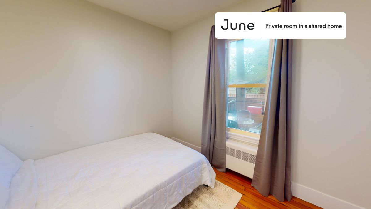 PLEASE NOTE: This is a private room in a shared apartment. You will have your own bedroom and shared common areas (kitchen, bathroom, etc.) with other residents.
Full bedroom in a 4 bedroom / 1 bathroom apartment!
Check out 3D tour now: https://jnhm.es/86N
This Full room in JFK/UMass is available on a 12 month lease or a flexible short term (31 to 364 days) lease. You pick your custom start and end date. Monthly rent rate is determined by furnishing preference, move-in date and move-out date. Speak to a June representative for recommendations on the best stay duration for the lowest rate, and learn more about this home on the June website: https://jnhm.es/6e6
Amenities of this home: Furnished Common Areas, Wi-Fi - Paid separately (High-Speed), Guarantors Allowed, 32-inch Flat-Screen TV, Street parking - City permit required, Courtyard, Hardwood Flooring, Microwave, Oven, Refrigerator, also, this unit is conveniently located, several local parks, restaurants and bars are just minutes away.
About June Homes: Welcome to the easiest rental experience of your life. Rent furnished or unfurnished apartments on a 12 month lease or a flexible short term (31 to 364 days). As a resident, you’ll have access to 24/7 support and monthly cleanings of the home’s shared spaces. Sign up now to apply online for your next home with June: https://jnhm.es/sign-roomi
Brokers welcome! Contact us for more details.
Interested? Kindly note that the minimum stay duration would be 31 days.
Use this listing ID when speaking to June team: #1357 D