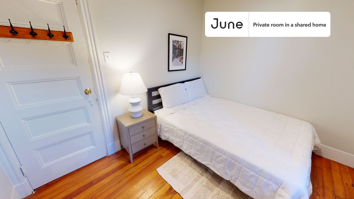 PLEASE NOTE: This is a private room in a shared apartment. You will have your own bedroom and shared common areas (kitchen, bathroom, etc.) with other residents.
Full bedroom in a 4 bedroom / 1 bathroom apartment!
Check out 3D tour now: https://jnhm.es/86N
This Full room in JFK/UMass is available on a 12 month lease or a flexible short term (31 to 364 days) lease. You pick your custom start and end date. Monthly rent rate is determined by furnishing preference, move-in date and move-out date. Speak to a June representative for recommendations on the best stay duration for the lowest rate, and learn more about this home on the June website: https://jnhm.es/6e6
Amenities of this home: Furnished Common Areas, Wi-Fi - Paid separately (High-Speed), Guarantors Allowed, 32-inch Flat-Screen TV, Street parking - City permit required, Courtyard, Hardwood Flooring, Microwave, Oven, Refrigerator, also, this unit is conveniently located, several local parks, restaurants and bars are just minutes away.
About June Homes: Welcome to the easiest rental experience of your life. Rent furnished or unfurnished apartments on a 12 month lease or a flexible short term (31 to 364 days). As a resident, you’ll have access to 24/7 support and monthly cleanings of the home’s shared spaces. Sign up now to apply online for your next home with June: https://jnhm.es/sign-roomi
Brokers welcome! Contact us for more details.
Interested? Kindly note that the minimum stay duration would be 31 days.
Use this listing ID when speaking to June team: #1357 D