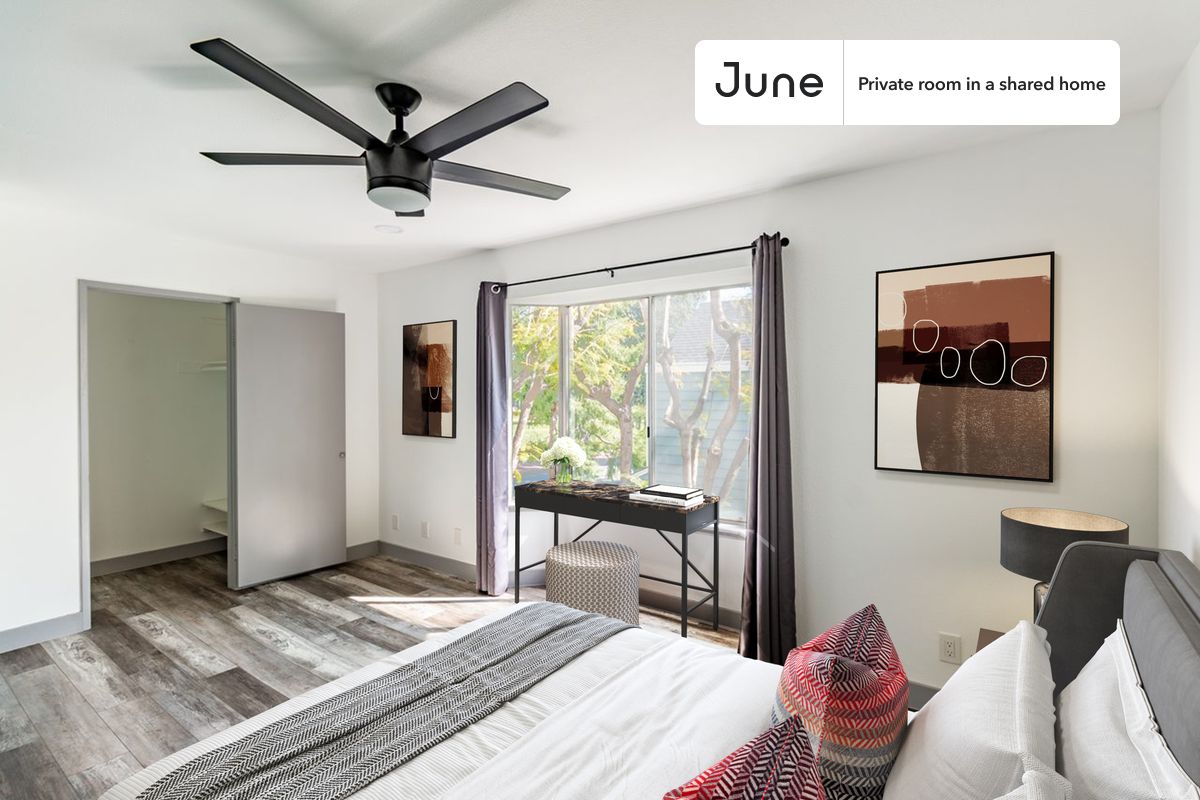 PLEASE NOTE: This is a private room in a shared apartment. You will have your own bedroom and shared common areas (kitchen, bathroom, etc.) with other residents.
Queen bedroom in a 3 bedroom / 1.5 bathroom apartment!
Check out 3D tour now: https://jnhm.es/12s
This Queen room in Pasadena is available on a 12 month lease or a flexible short term (31 to 364 days) lease. You pick your custom start and end date. Monthly rent rate is determined by furnishing preference, move-in date and move-out date. Speak to a June representative for recommendations on the best stay duration for the lowest rate, and learn more about this home on the June website: https://jnhm.es/5XU
Amenities of this home: Dishwasher, Furnished Common Areas, Wi-Fi - Paid separately (High-Speed), Guarantors Allowed, Wall-Mounted TV, Hardwood Flooring, Microwave, Oven, Refrigerator, garage parking (paid), also, this unit is conveniently located, several local parks, restaurants and bars are just minutes away.
About June Homes: Welcome to the easiest rental experience of your life. Rent furnished or unfurnished apartments on a 12 month lease or a flexible short term (31 to 364 days). As a resident, you’ll have access to 24/7 support and monthly cleanings of the home’s shared spaces. Sign up now to apply online for your next home with June: https://jnhm.es/sign-roomi
Brokers welcome! Contact us for more details.
Interested? Use this listing ID when speaking to June team: #1017 C