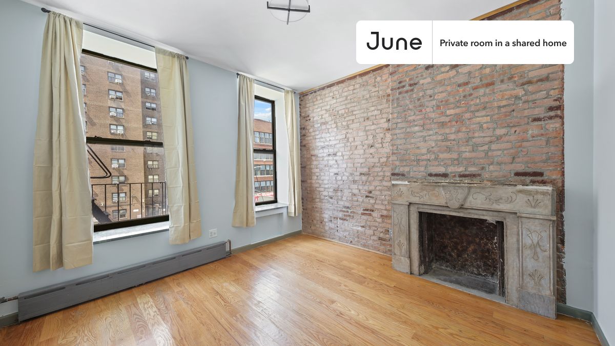 

PLEASE NOTE: This is a private room in a shared apartment. You will have your own bedroom and shared common areas (kitchen, bathroom, etc.) with other residents.

Queen bedroom in a 2 bedroom / 2 bathroom apartment!

Check out 3D tour now:  https://jnhm.es/Ub

This  Queen room in East Harlem  is available on a 12 month lease or a flexible short term (31 to 364 days) lease. You pick your custom start and end date. Monthly rent rate is determined by furnishing preference, move-in date and move-out date. Speak to a June representative for recommendations on the best stay duration for the lowest rate, and learn more about this home on the June website:  https://jnhm.es/5Ca

Amenities of this home:   Street parking - City permit required,    Furnished Common Areas,    Wi-Fi - Paid separately (High-Speed),    Guarantors Allowed,          Wall-Mounted TV,    Hardwood Flooring,    Microwave,    Oven,    Refrigerator,   also, this unit is conveniently located, several local parks, restaurants and bars are just minutes away.

About June Homes: Welcome to the easiest rental experience of your life. Rent furnished or unfurnished apartments on a 12 month lease or a flexible short term (31 to 364 days). As a resident, you’ll have access to 24/7 support and monthly cleanings of the home’s shared spaces. Sign up now to apply online for your next home with June: https://jnhm.es/sign-roomi

Brokers welcome! Contact us for more details.

Interested? Use this listing ID when speaking to June team:  #579 A