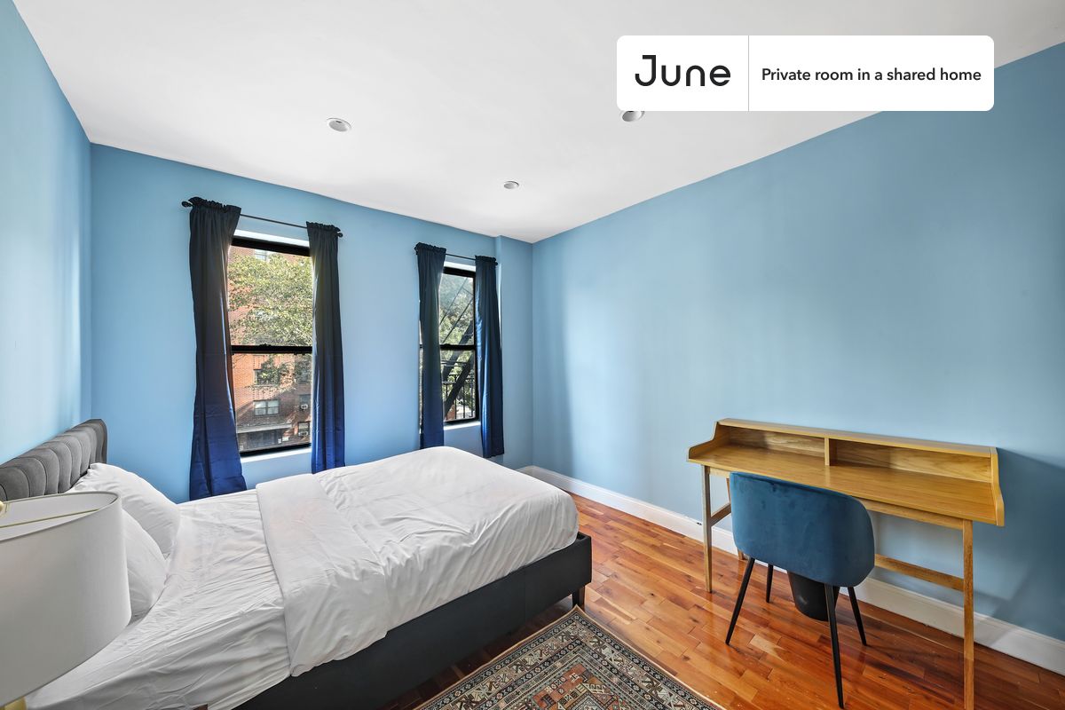 

PLEASE NOTE: This is a private room in a shared apartment. You will have your own bedroom and shared common areas (kitchen, bathroom, etc.) with other residents.

Queen bedroom in a 3 bedroom / 1 bathroom apartment!

Check out 3D tour now:  https://jnhm.es/Wl

This  Queen room in East Harlem  is available on a 12 month lease or a flexible short term (31 to 364 days) lease. You pick your custom start and end date. Monthly rent rate is determined by furnishing preference, move-in date and move-out date. Speak to a June representative for recommendations on the best stay duration for the lowest rate, and learn more about this home on the June website:  https://jnhm.es/5HB

Amenities of this home:   Dishwasher,    Furnished Common Areas,    Wi-Fi - Paid separately (High-Speed),    Elevator,    Guarantors Allowed,       32-inch Flat-Screen TV,       Street parking - City permit required,    Laundry in home (free),    Hardwood Flooring,    Microwave,    Oven,    Refrigerator,   also, this unit is conveniently located, several local parks, restaurants and bars are just minutes away.

About June Homes: Welcome to the easiest rental experience of your life. Rent furnished or unfurnished apartments on a 12 month lease or a flexible short term (31 to 364 days). As a resident, you’ll have access to 24/7 support and monthly cleanings of the home’s shared spaces. Sign up now to apply online for your next home with June: https://jnhm.es/sign-roomi

Brokers welcome! Contact us for more details.

Interested? Use this listing ID when speaking to June team:  #700 B