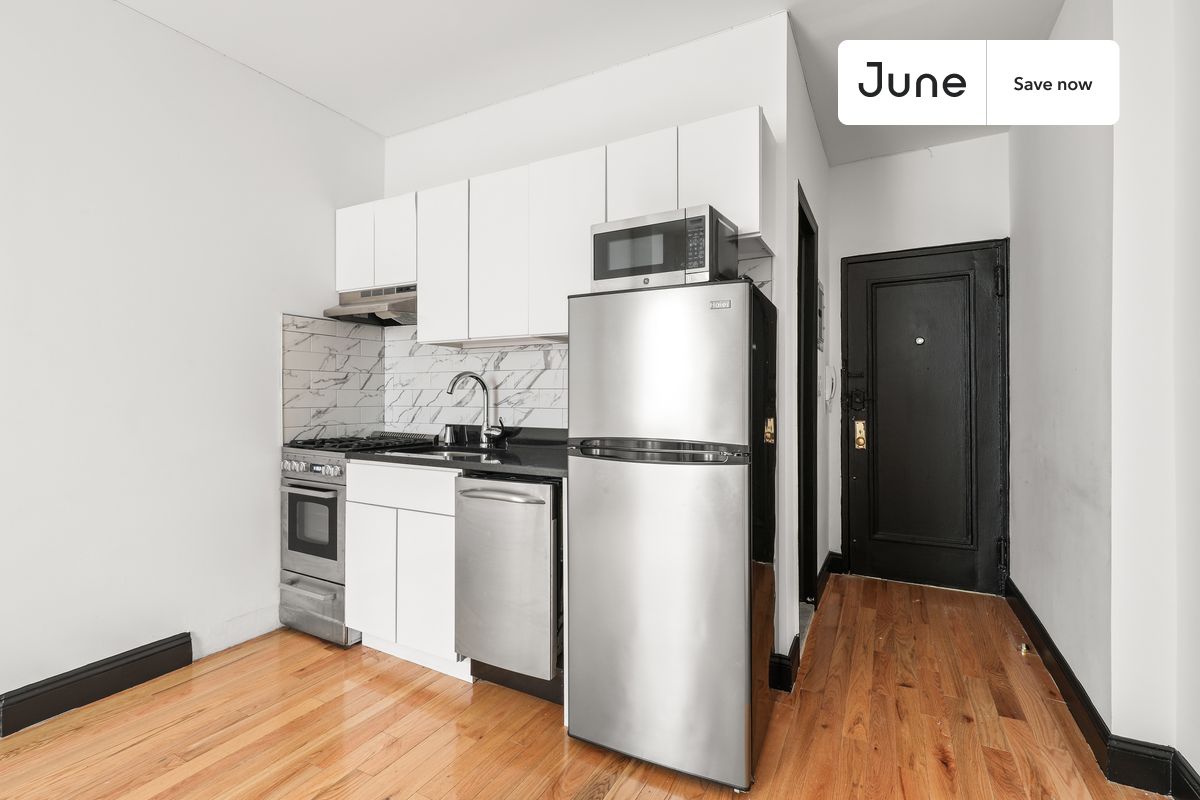 1 bedroom in East Village on flexible lease terms.
Check out 3D tour now: https://jnhm.es/V0
This 1 bedroom apartment on the East Village is available on a 12 month lease or a flexible short term (31 to 364 days) lease. You pick your custom start and end date. Monthly rent rate is determined by furnishing preference, move-in date and move-out date. Speak to a June representative for recommendations on the best stay duration for the lowest rate, and learn more about this home on the June website: https://jnhm.es/5Hm
Amenities of this home: Dishwasher, Wi-Fi - Paid separately (High-Speed), Elevator, Guarantors Allowed, Couple-Friendly, Street parking - City permit required, Laundry - Paid separately (in building), Lobby reception (part-time), Hardwood Flooring, Microwave, Oven, Refrigerator, also, this unit is conveniently located, several local parks, restaurants and bars are just minutes away.
About June Homes: Welcome to the easiest rental experience of your life. Rent furnished or unfurnished apartments on a 12 month lease or a flexible short term (31 to 364 days). As a resident, you’ll have access to 24/7 support and monthly cleanings of the home’s shared spaces. Sign up now to apply online for your next home with June: https://jnhm.es/sign-roomi
Brokers welcome! Contact us for more details.
Interested? Use this listing ID when speaking to June team: #693