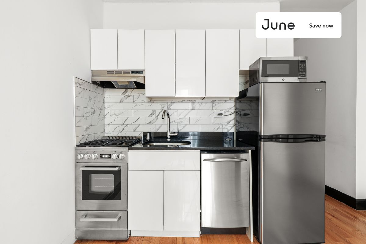 1 bedroom in East Village on flexible lease terms.
Check out 3D tour now: https://jnhm.es/V0
This 1 bedroom apartment on the East Village is available on a 12 month lease or a flexible short term (31 to 364 days) lease. You pick your custom start and end date. Monthly rent rate is determined by furnishing preference, move-in date and move-out date. Speak to a June representative for recommendations on the best stay duration for the lowest rate, and learn more about this home on the June website: https://jnhm.es/5Hm
Amenities of this home: Dishwasher, Wi-Fi - Paid separately (High-Speed), Elevator, Guarantors Allowed, Couple-Friendly, Street parking - City permit required, Laundry - Paid separately (in building), Lobby reception (part-time), Hardwood Flooring, Microwave, Oven, Refrigerator, also, this unit is conveniently located, several local parks, restaurants and bars are just minutes away.
About June Homes: Welcome to the easiest rental experience of your life. Rent furnished or unfurnished apartments on a 12 month lease or a flexible short term (31 to 364 days). As a resident, you’ll have access to 24/7 support and monthly cleanings of the home’s shared spaces. Sign up now to apply online for your next home with June: https://jnhm.es/sign-roomi
Brokers welcome! Contact us for more details.
Interested? Use this listing ID when speaking to June team: #693