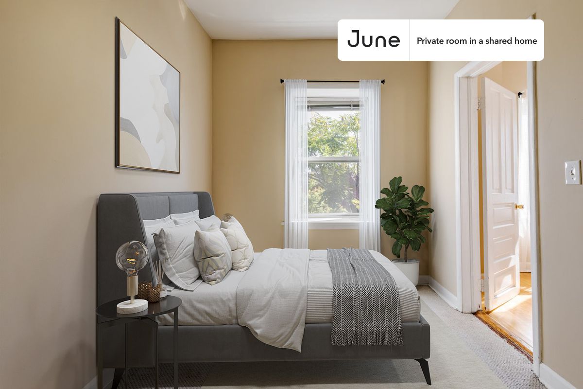 PLEASE NOTE: This is a private room in a shared apartment. You will have your own bedroom and shared common areas (kitchen, bathroom, etc.) with other residents.
Full bedroom in a 4 bedroom / 2 bathroom apartment!
Check out 3D tour now: https://jnhm.es/8aQ
This Full room in Wicker Park is available on a 12 month lease or a flexible short term (31 to 364 days) lease. You pick your custom start and end date. Monthly rent rate is determined by furnishing preference, move-in date and move-out date. Speak to a June representative for recommendations on the best stay duration for the lowest rate, and learn more about this home on the June website: https://jnhm.es/6mc
Amenities of this home: Dishwasher, Furnished Common Areas, Wi-Fi - Paid separately (High-Speed), Guarantors Allowed, 32-inch Flat-Screen TV, Dining area, Street parking - City permit required, Laundry in home (free), Balcony, Living area, Hardwood Flooring, Microwave, Oven, Refrigerator, Air Conditioning | HVAC, also, this unit is conveniently located, several local parks, restaurants and bars are just minutes away.
About June Homes: Welcome to the easiest rental experience of your life. Rent furnished or unfurnished apartments on a 12 month lease or a flexible short term (31 to 364 days). As a resident, you’ll have access to 24/7 support and monthly cleanings of the home’s shared spaces. Sign up now to apply online for your next home with June: https://jnhm.es/sign-roomi
Brokers welcome! Contact us for more details.
Interested? Kindly note that the minimum stay duration would be 32 days.
Use this listing ID when speaking to June team: #1534 D